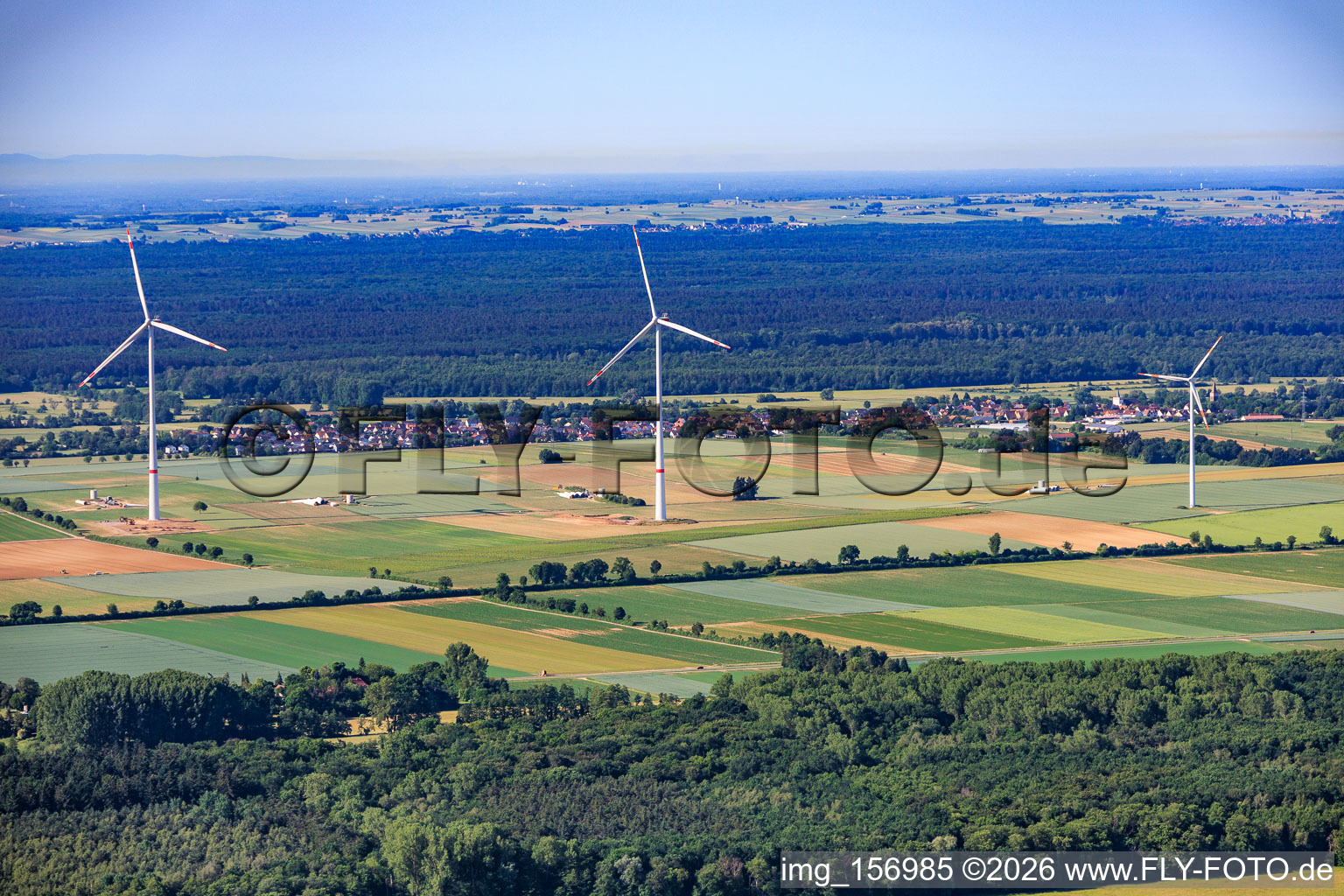 Abriss und Zerlegen der vier Altanlagen (GE 1.5) aus 2004 nach Repowering des Windpark Minfeld in Erlenbach bei Kandel im Bundesland Rheinland-Pfalz, Deutschland
