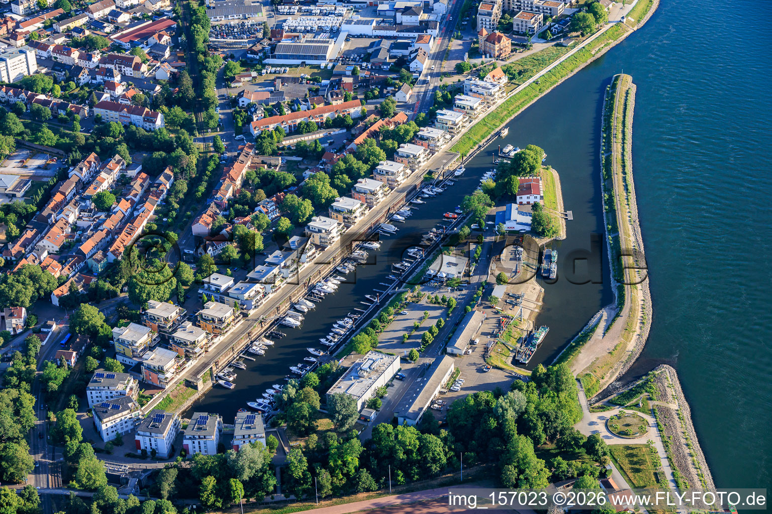 Wohnbebauung Hafenstraße, SEA LIFE Speyer und GERMANN YACHTING GmbH - Segelschule im Bundesland Rheinland-Pfalz, Deutschland