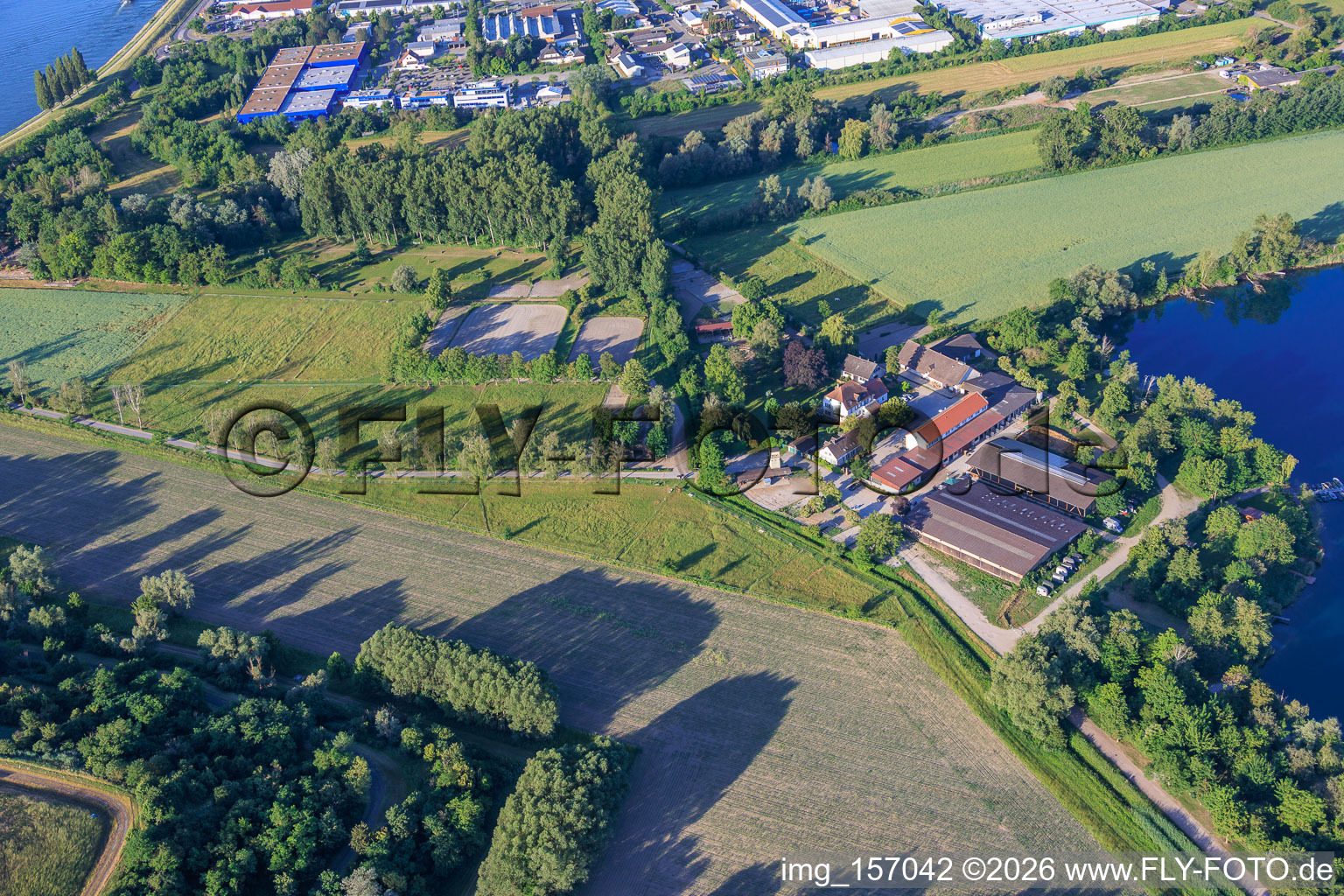 Ludwigshof mit Reitclub Speyer e.V. am Ufer des Wammsee im Bundesland Rheinland-Pfalz, Deutschland