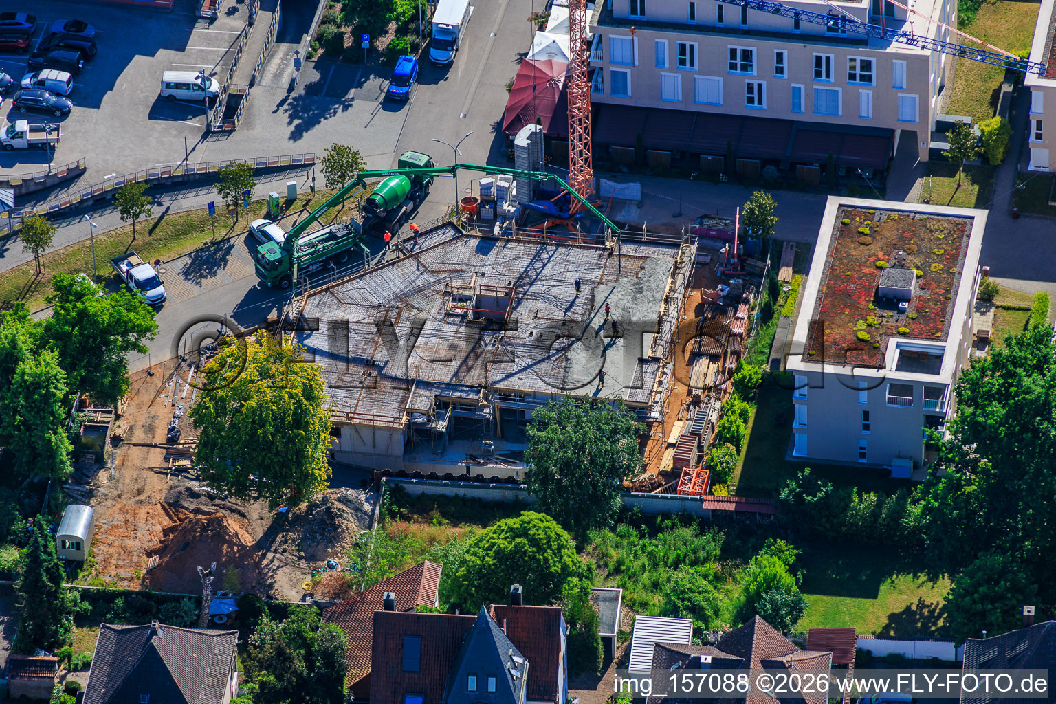 Betonierung der 1. Geschossdecke für 18 Eigentumswohnungen mit fertigem Keller Im Stadtkern von Grathwohl Erdbau und Abbruch GmbH und A-K.Bau GmbH in Kandel im Bundesland Rheinland-Pfalz, Deutschland