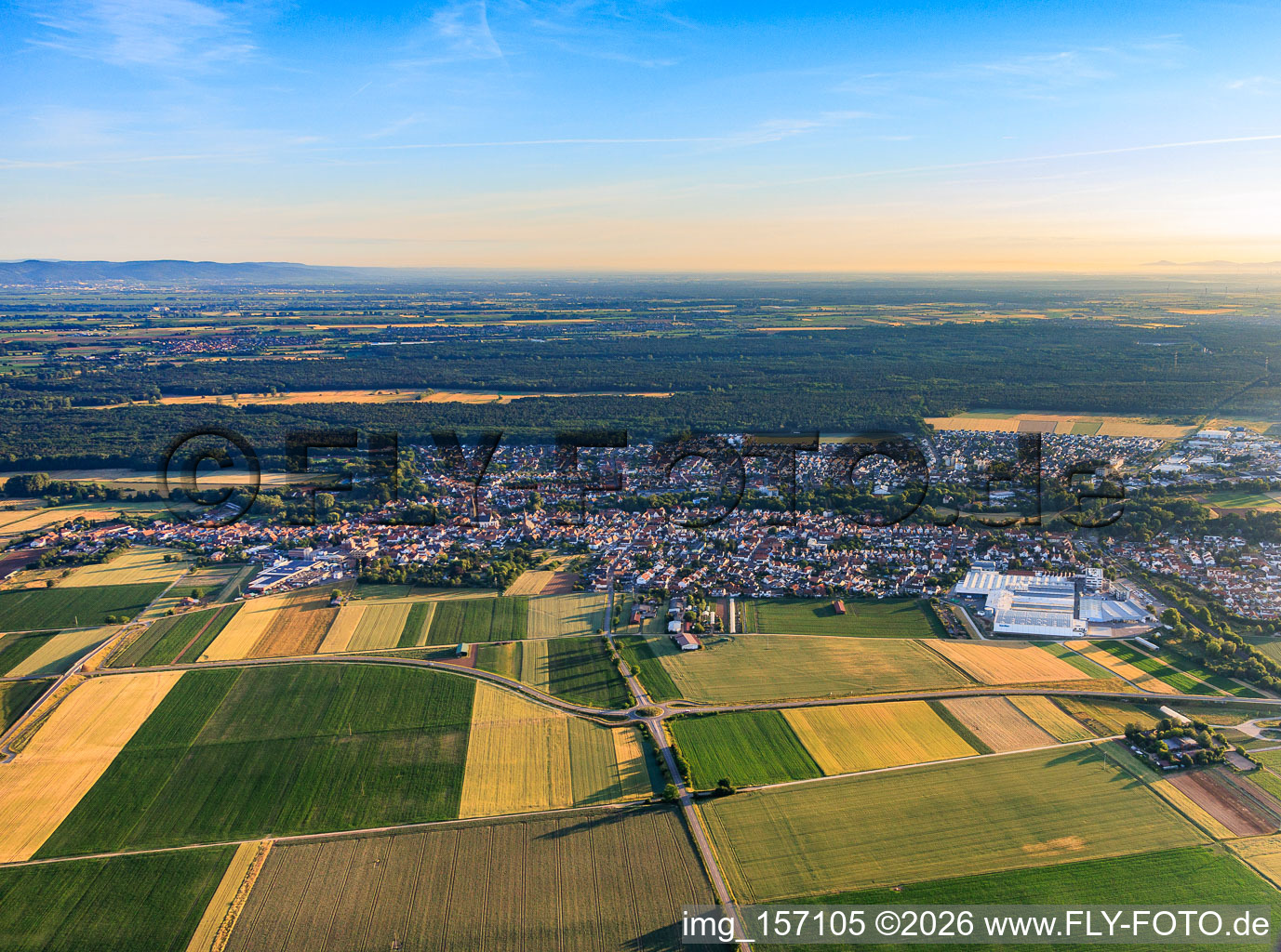 Bellheim von Süden im Bundesland Rheinland-Pfalz, Deutschland