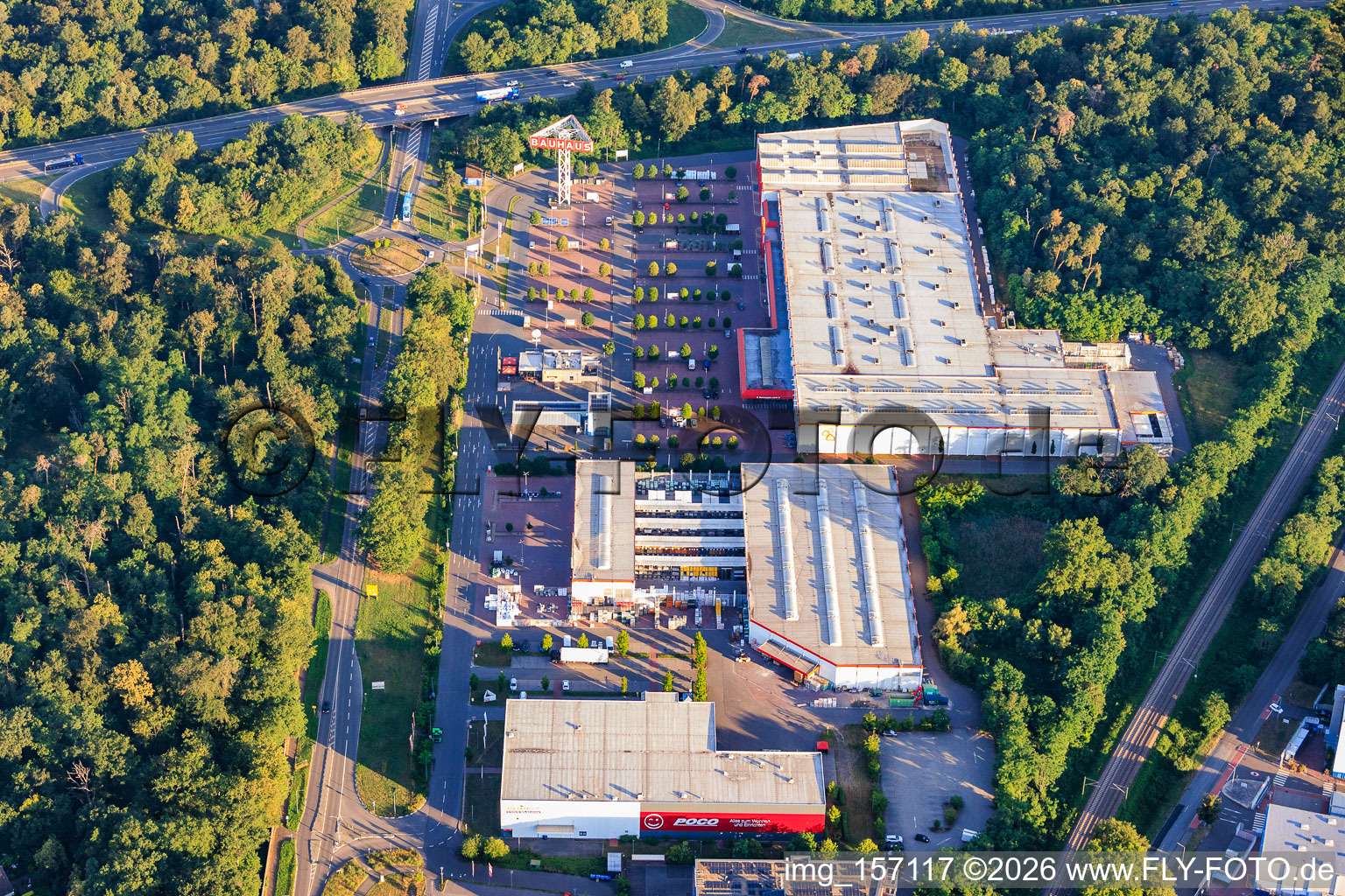 BAUHAUS Speyer und POCO Speyer im Bundesland Rheinland-Pfalz, Deutschland