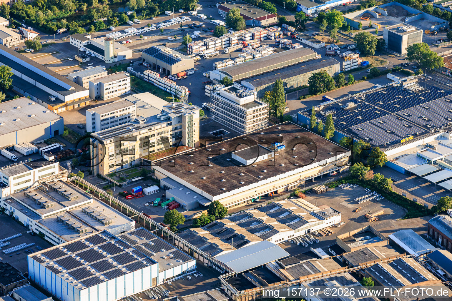 Transmed Transport GmbH Niederlassung Mannheim und PHOENIX Pharma SE im Ortsteil Neckarau im Bundesland Baden-Württemberg, Deutschland
