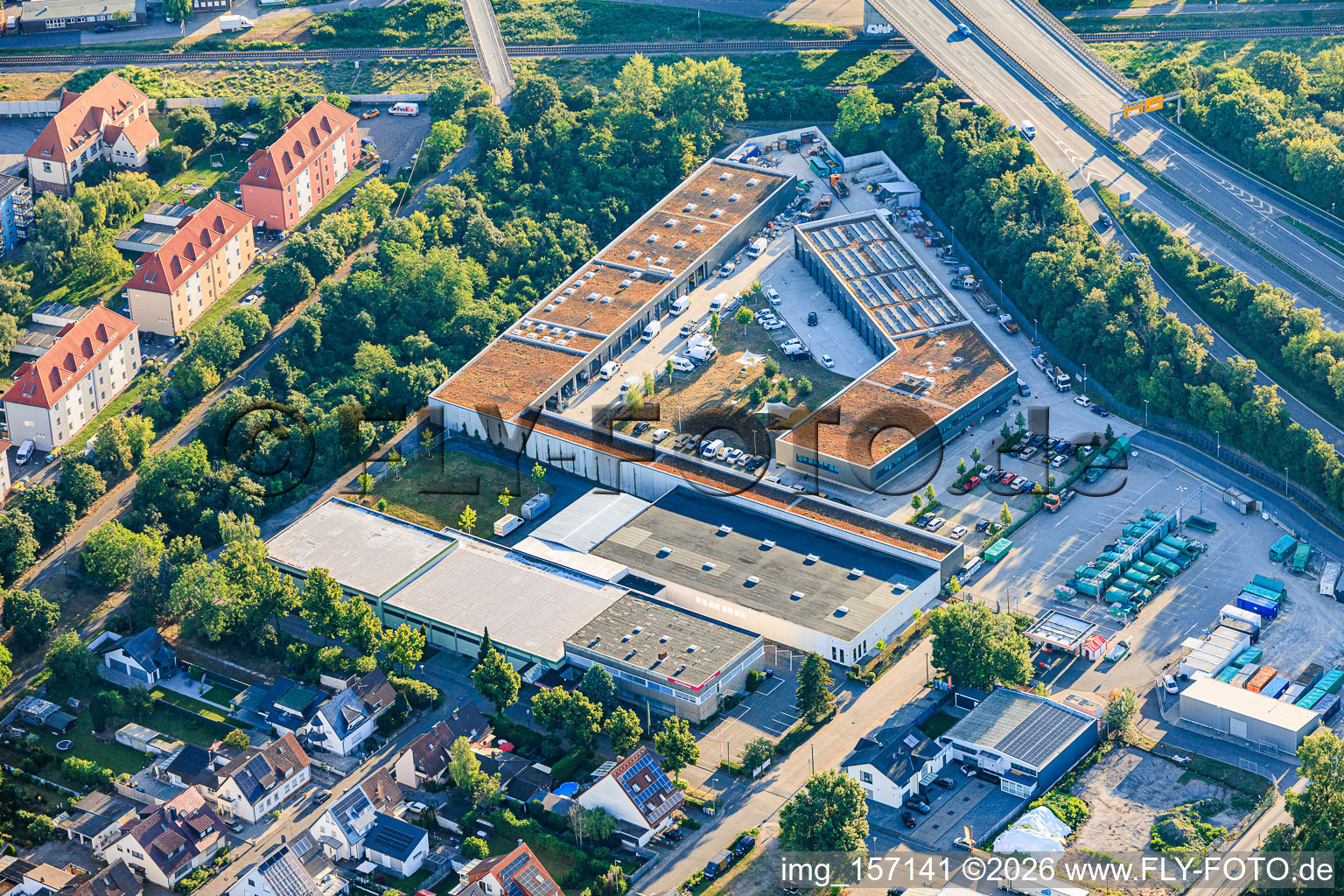 Markthaus Mannheim und Recyclinghof Im Morchhof im Ortsteil Neckarau im Bundesland Baden-Württemberg, Deutschland