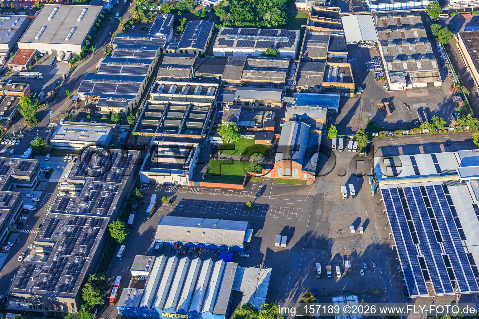Alte Schildkrötfabrik von Nordosten im Ortsteil Neckarau in Mannheim im Bundesland Baden-Württemberg, Deutschland