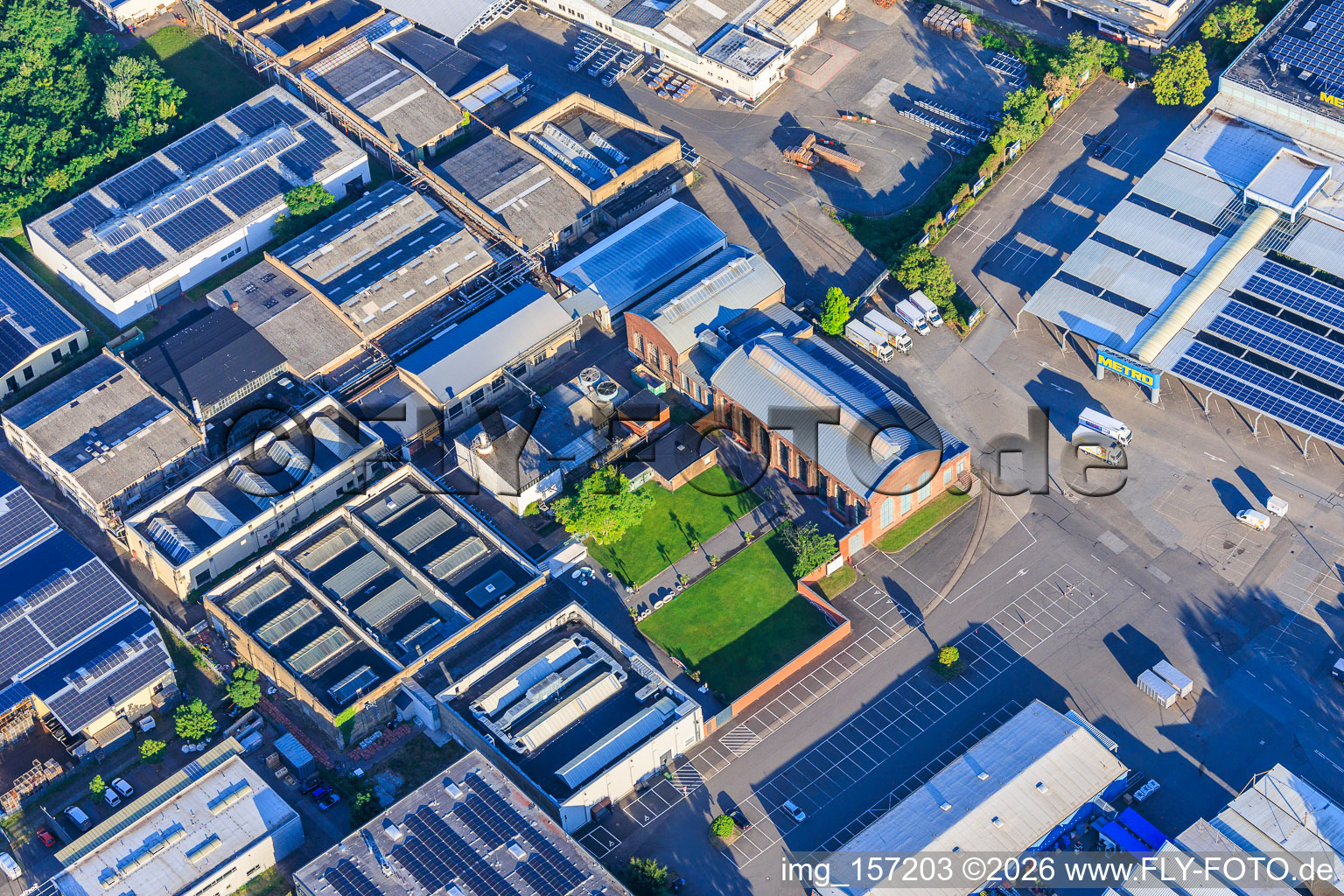 Alte Schildkrötfabrik von Osten im Ortsteil Neckarau in Mannheim im Bundesland Baden-Württemberg, Deutschland