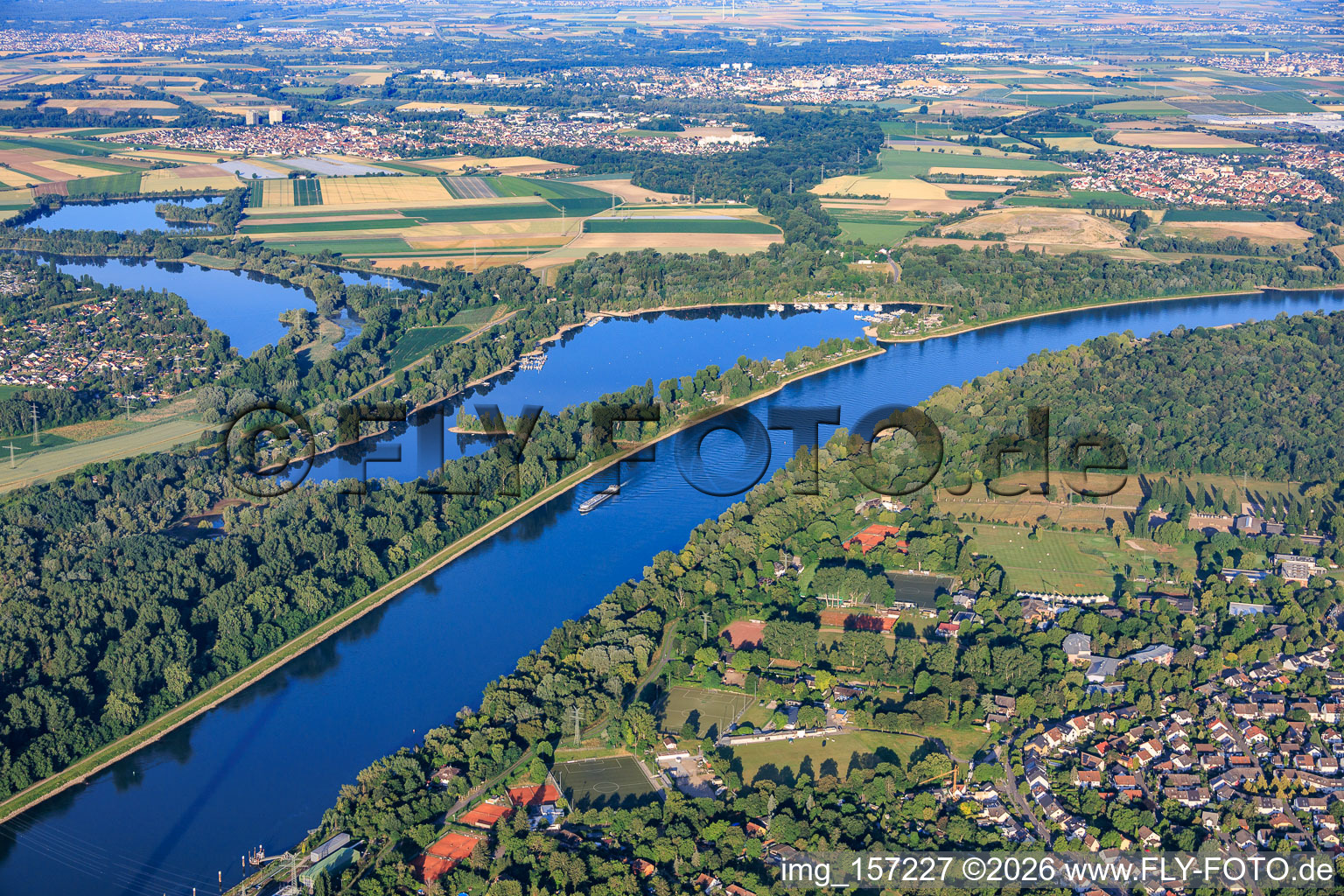 Kiefweiher/Kiefscher Weiher am RHein Rhein im Ortsteil Rheingönheim in Ludwigshafen im Bundesland Rheinland-Pfalz, Deutschland