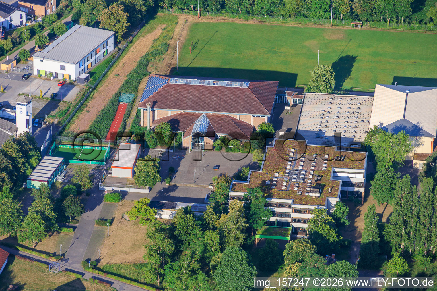 Wahagnieshalle an der Peter-Gärtner-Realschule plus im Ortsteil Iggelheim in Böhl-Iggelheim im Bundesland Rheinland-Pfalz, Deutschland