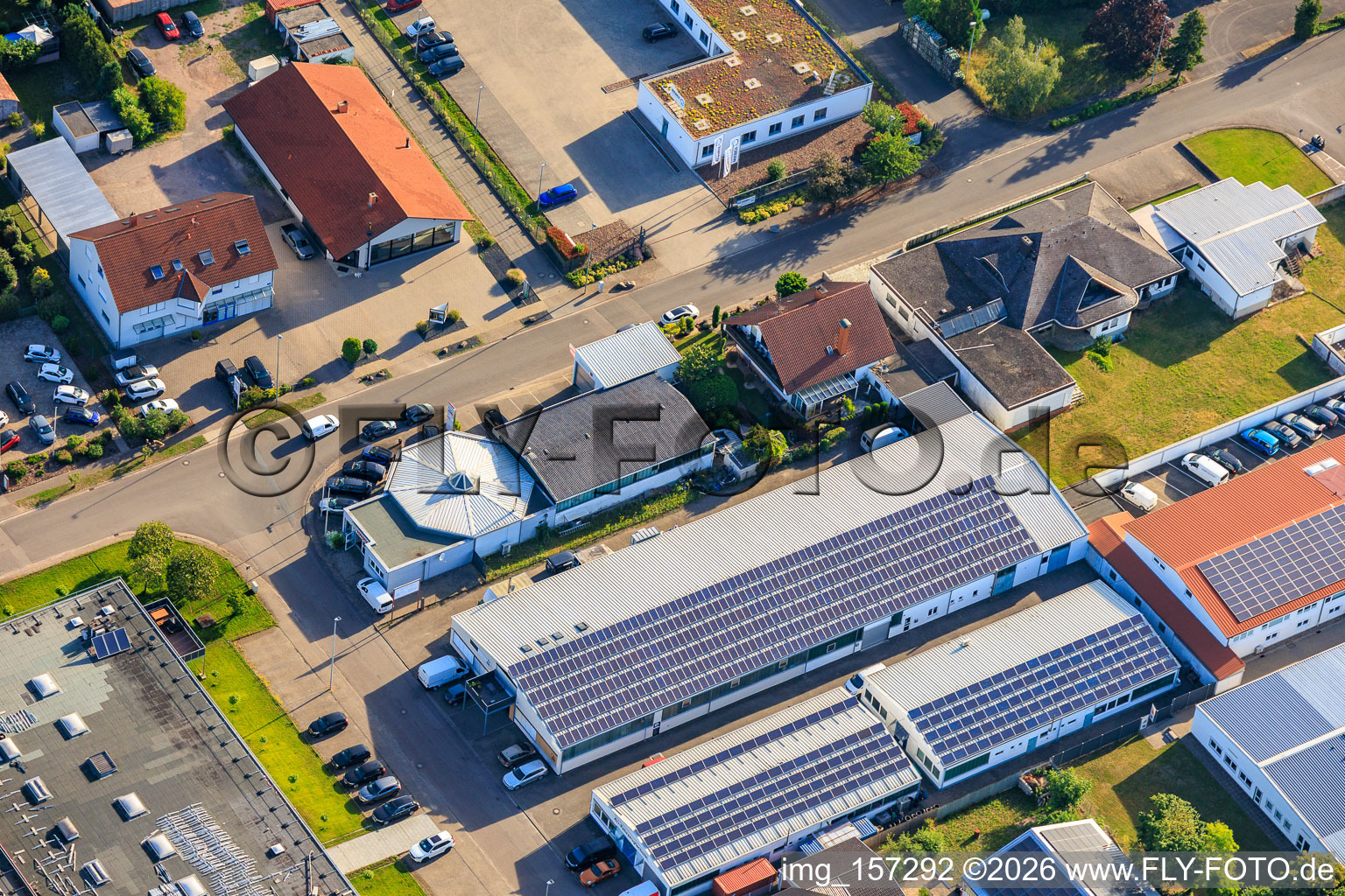 Autohaus Lerch, Toyota Vertragshändler und Werkstatt aller Fabrikate in Offenbach an der Queich im Bundesland Rheinland-Pfalz, Deutschland