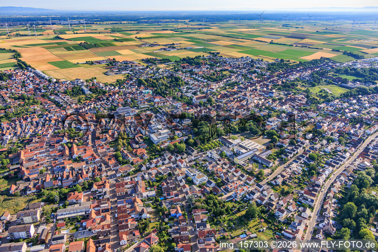 Stadtübersicht aus Südwesten in Herxheim bei Landau im Bundesland Rheinland-Pfalz, Deutschland