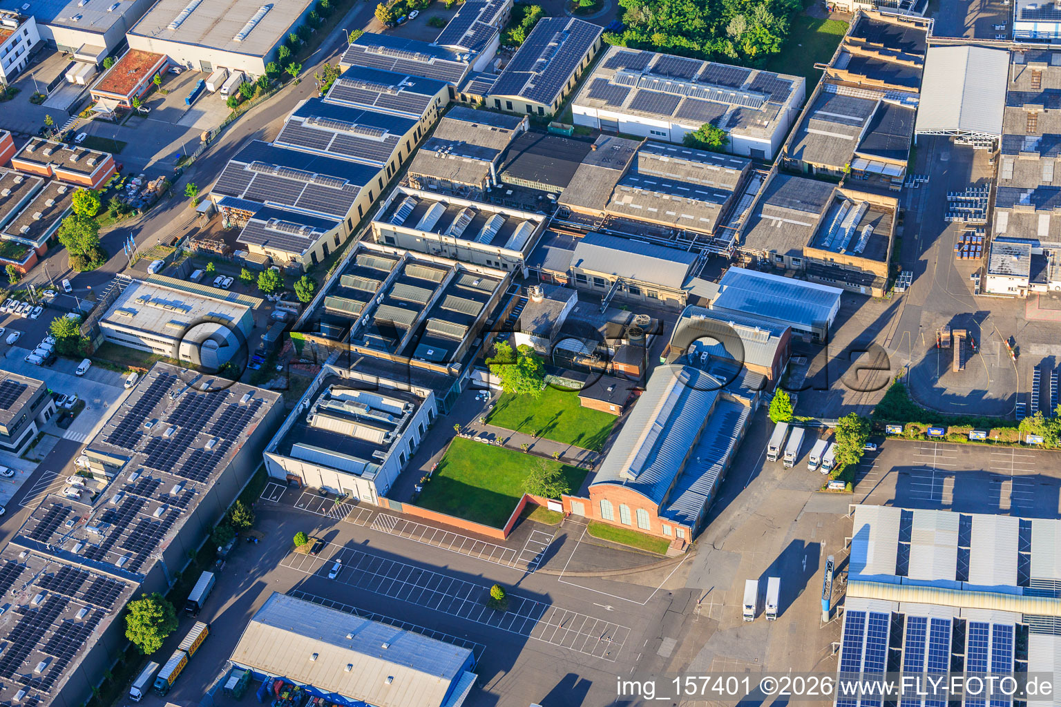 Alte Schildkrötfabrik von Nordosten im Ortsteil Neckarau in Mannheim im Bundesland Baden-Württemberg, Deutschland