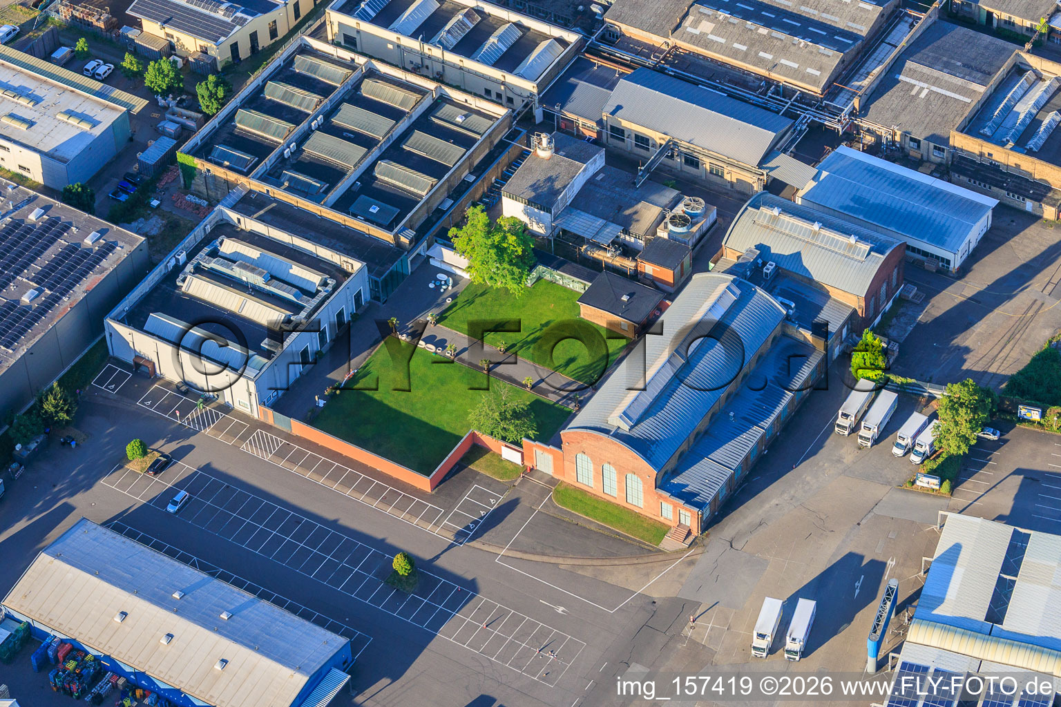 Alte Schildkrötfabrik aus Norden im Ortsteil Neckarau in Mannheim im Bundesland Baden-Württemberg, Deutschland