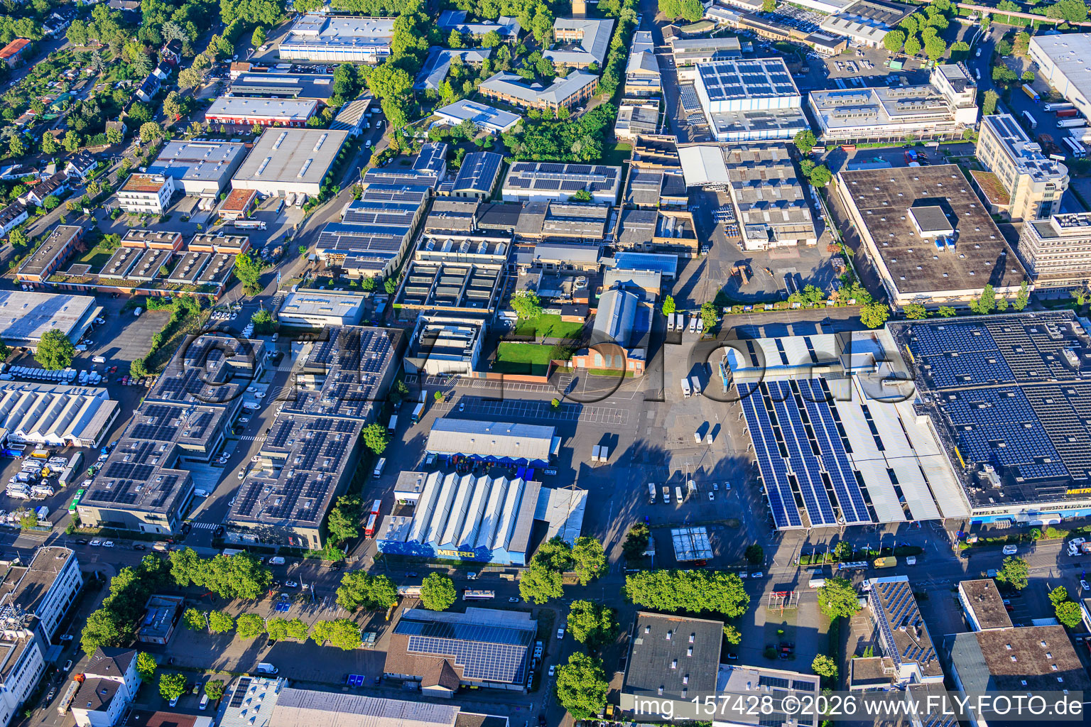 Alte Schildkrötfabrik von Nordosten im Ortsteil Neckarau in Mannheim im Bundesland Baden-Württemberg, Deutschland