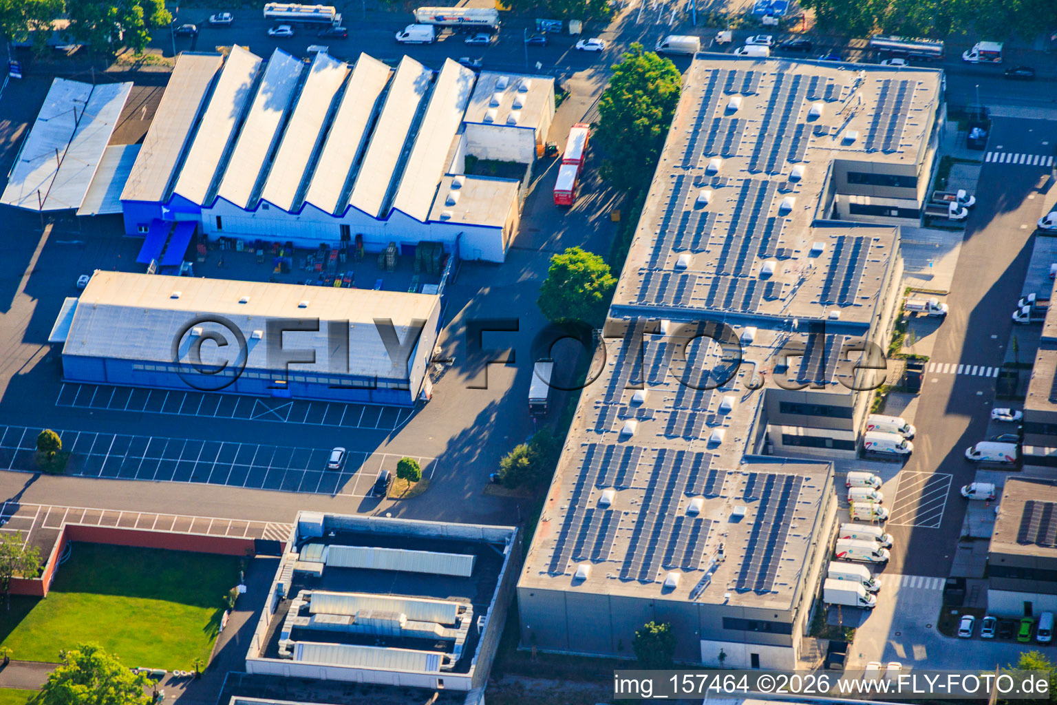 Beegy GmbH und METRO Mannheim im Ortsteil Neckarau im Bundesland Baden-Württemberg, Deutschland