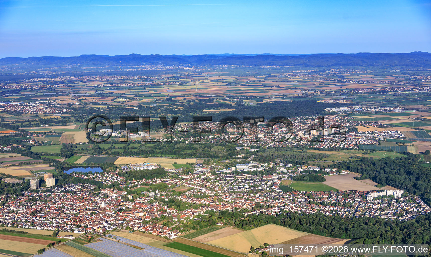 Neuhofen von Osten im Bundesland Rheinland-Pfalz, Deutschland
