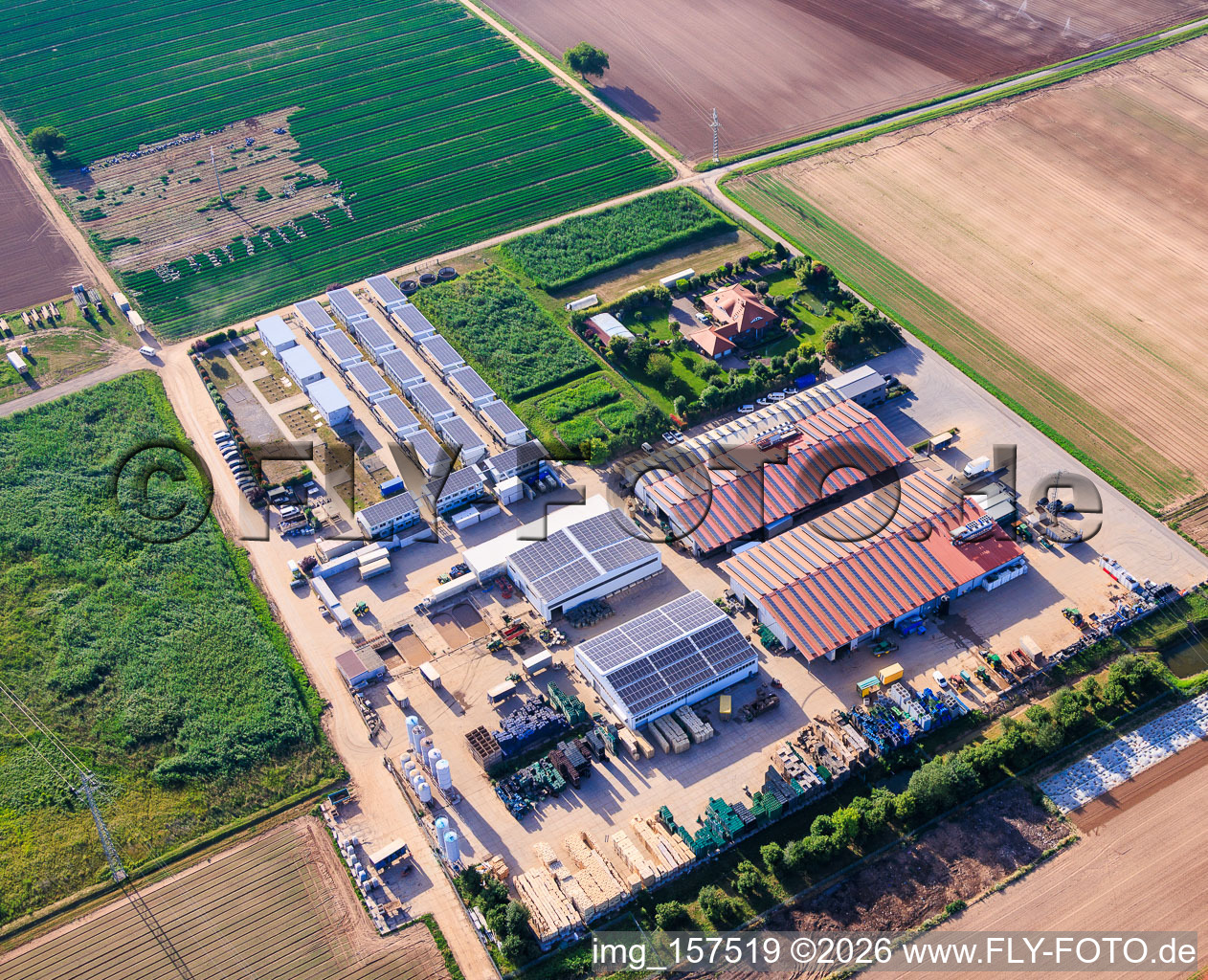 Hof, Wohncontainer und Hallen von Gemüseanbau - Dieter Stubenbordt in Zeiskam im Bundesland Rheinland-Pfalz, Deutschland
