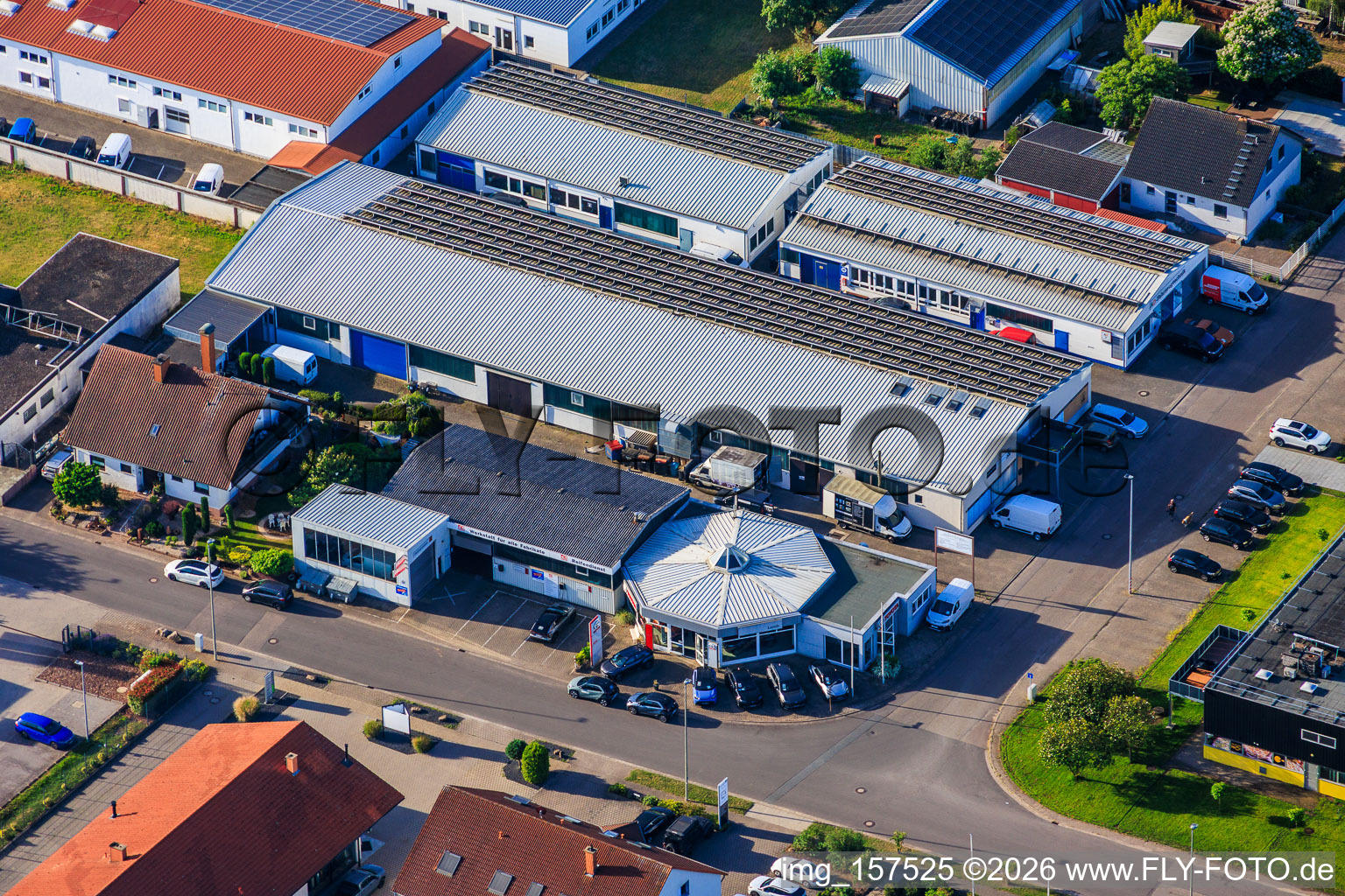Autohaus Lerch, Toyota Vertragshändler und Werkstatt aller Fabrikate in Offenbach an der Queich im Bundesland Rheinland-Pfalz, Deutschland