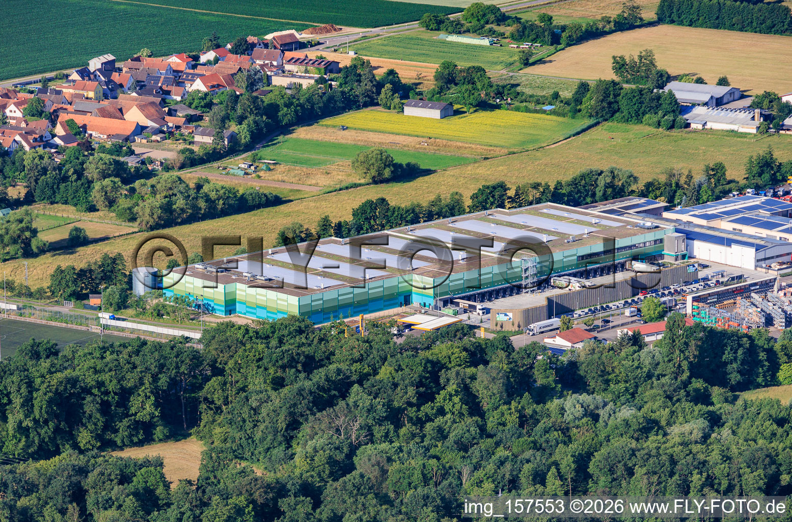 Gewerbegebiet Horst aus Nordosten mit Lager der Frischeplattform Südwest GmbH im Ortsteil Minderslachen in Kandel im Bundesland Rheinland-Pfalz, Deutschland