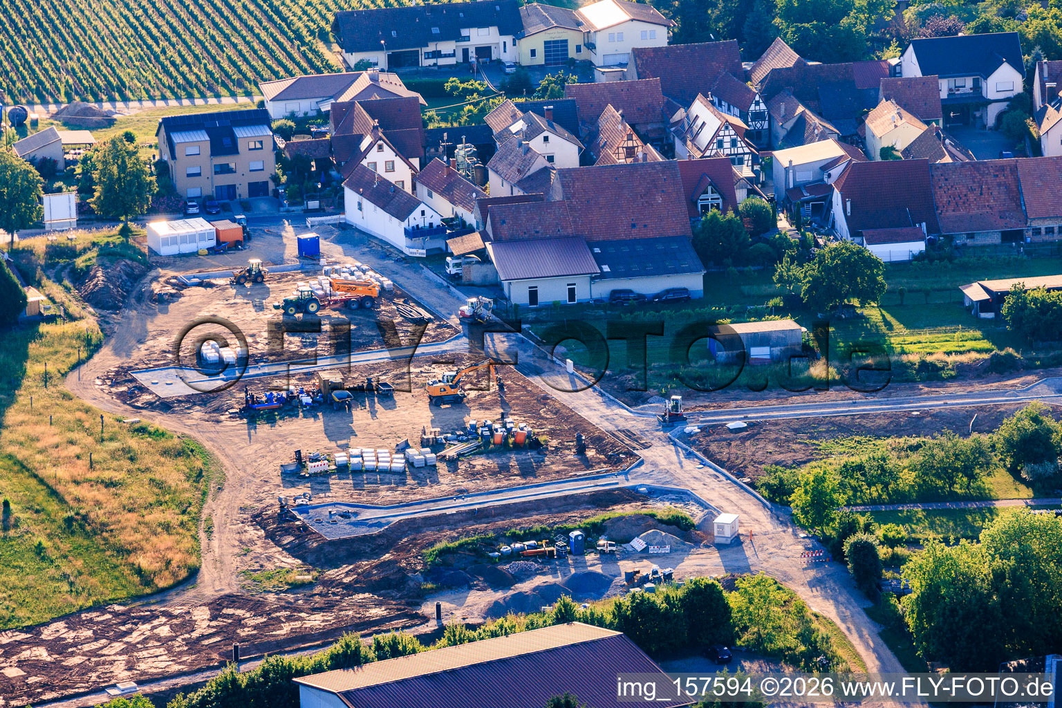 Erschliessung des Neubaugebiet am Weingut Lindenhof im Ortsteil Klingen in Heuchelheim-Klingen im Bundesland Rheinland-Pfalz, Deutschland