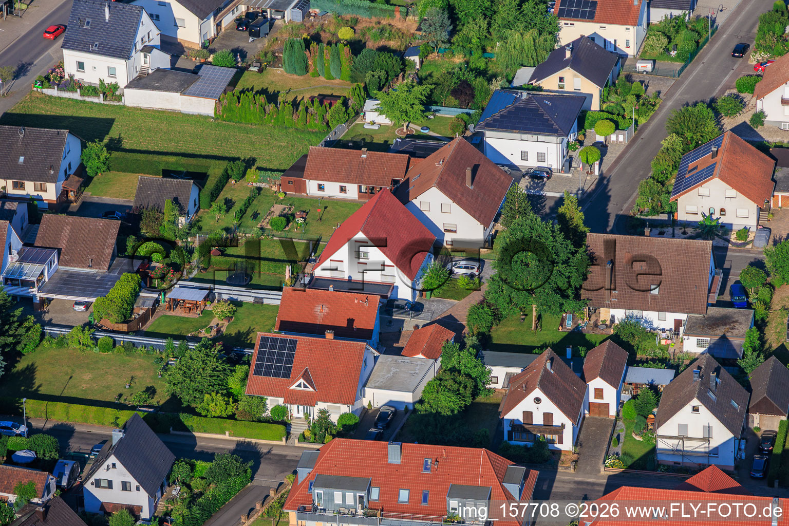 Gartenstraße aus Osten in Winden im Bundesland Rheinland-Pfalz, Deutschland