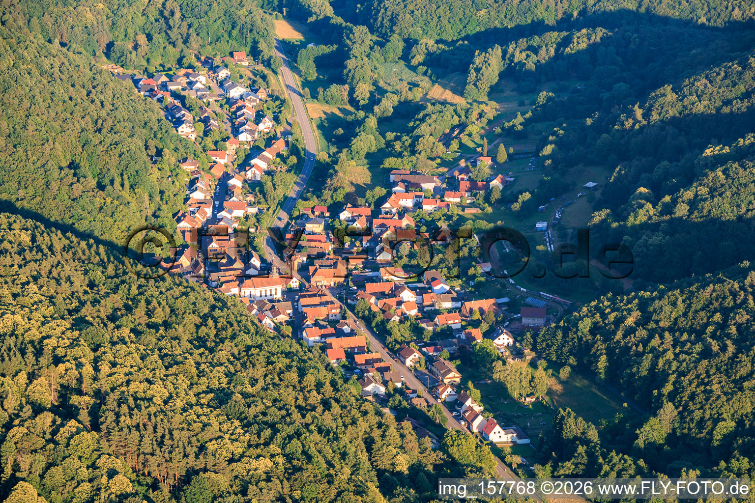 Waldrohrbach aus Nordwesten im Bundesland Rheinland-Pfalz, Deutschland