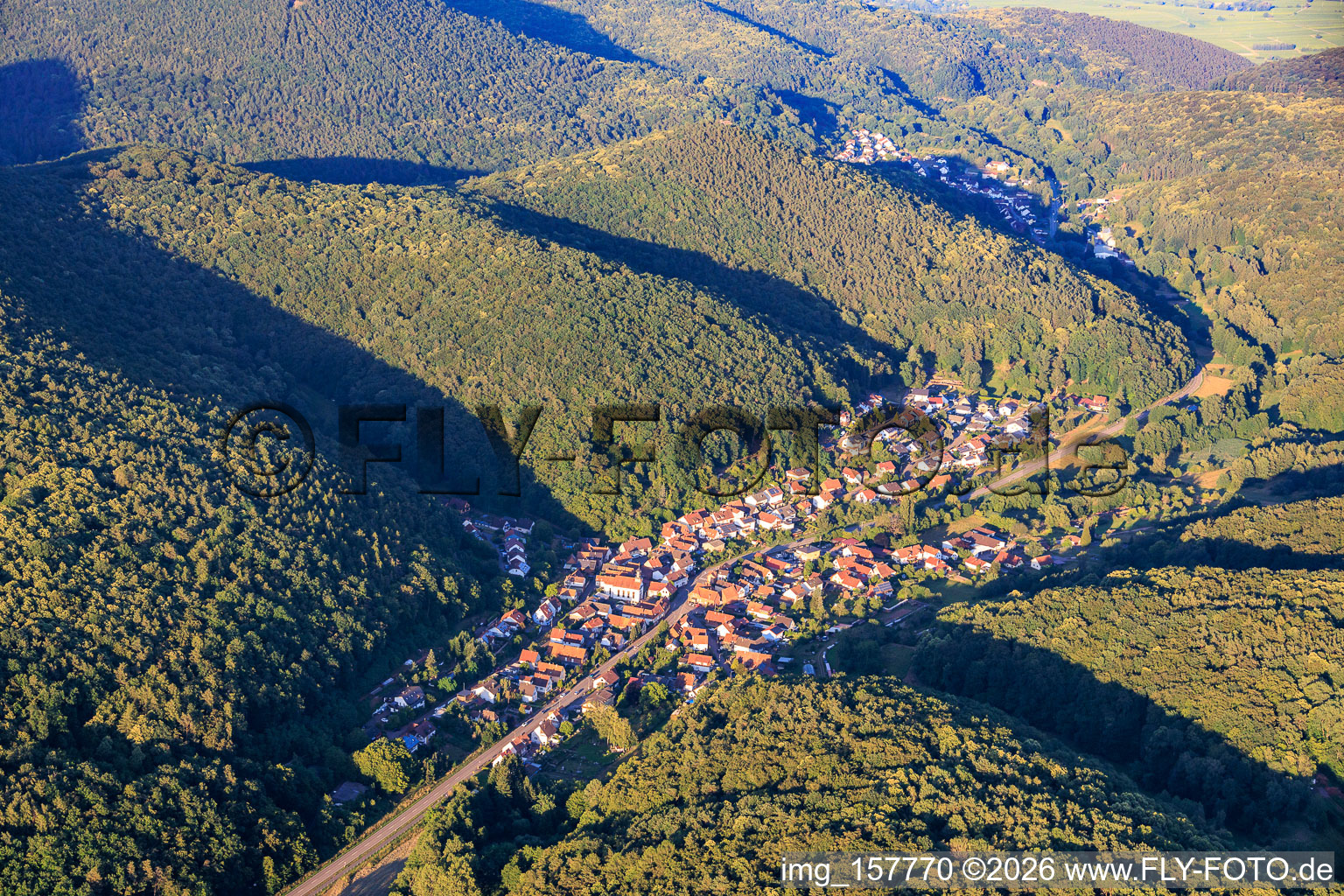 Waldrohrbach aus Westen im Bundesland Rheinland-Pfalz, Deutschland