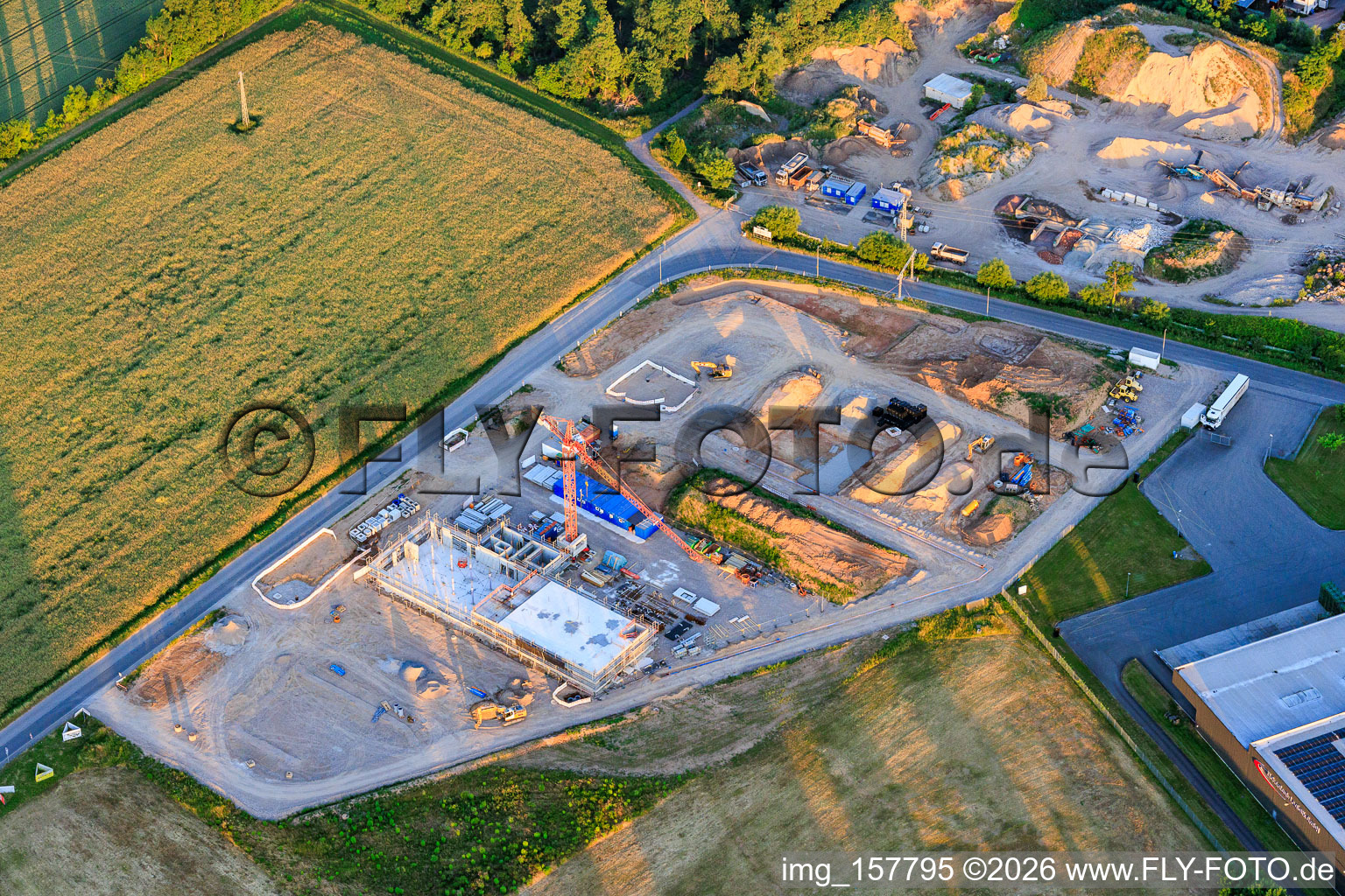 Baugstelle des neuen Campus von X2E für Verwaltungs- und Produktionsgebäude in Rohrbach im Bundesland Rheinland-Pfalz, Deutschland