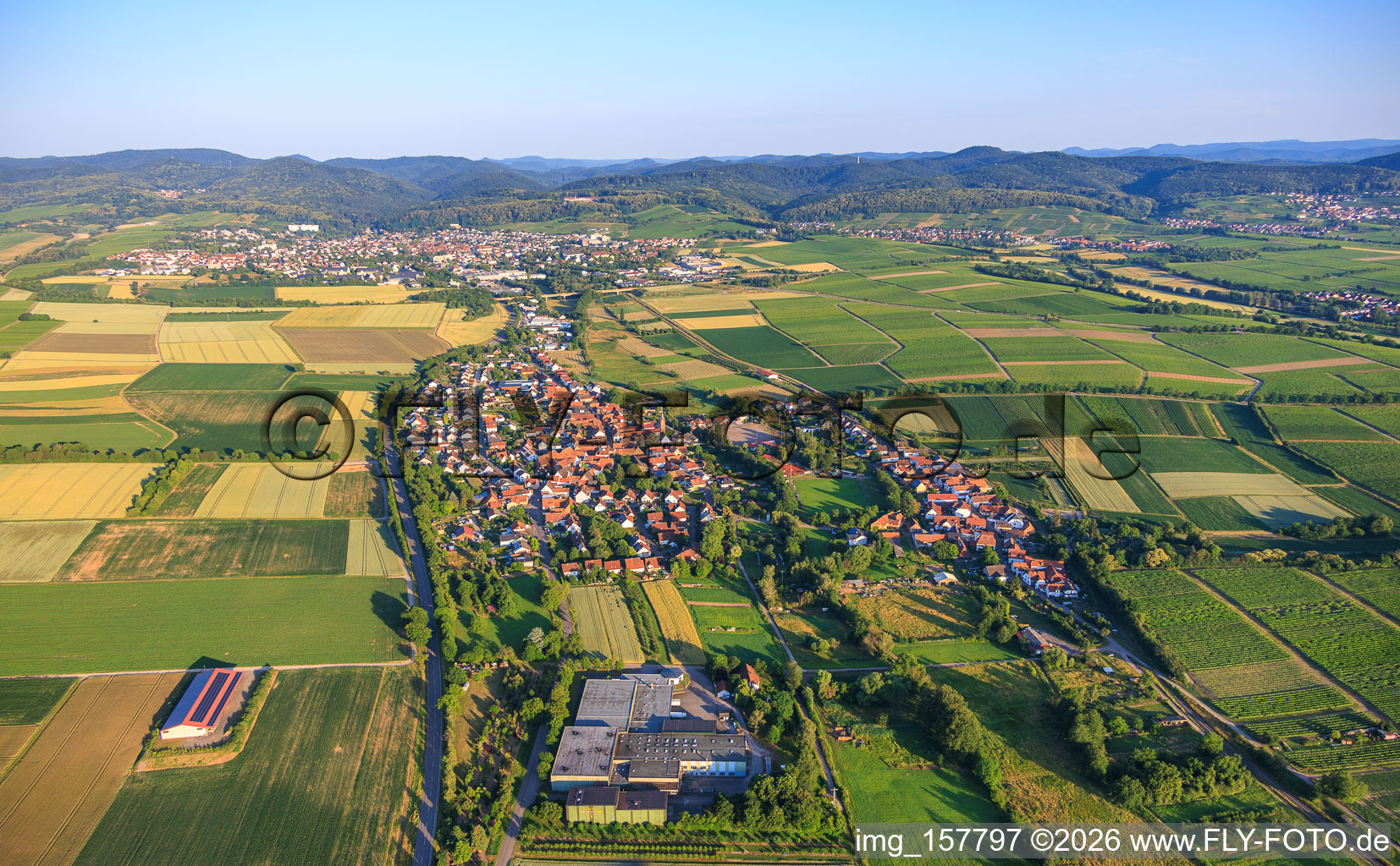 Kapellen von Osten in Kapellen-Drusweiler im Bundesland Rheinland-Pfalz, Deutschland