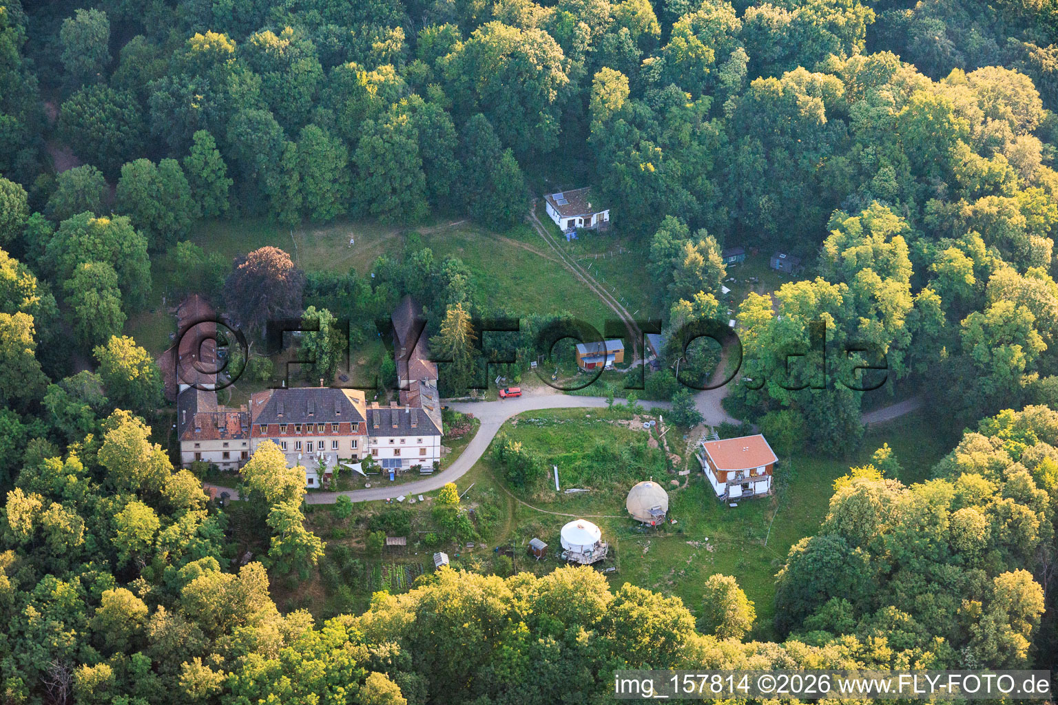 Schloss Ecolieu Langenberg Alsace im Ortsteil Weiler in Wissembourg im Bundesland Bas-Rhin, Frankreich