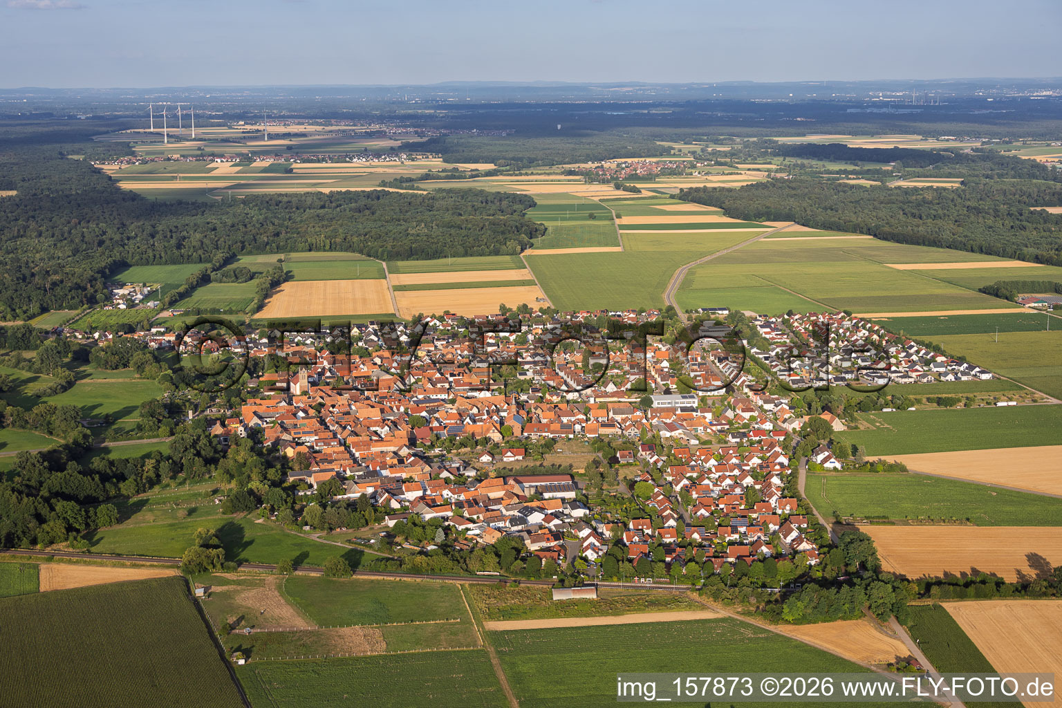 Steinweiler von Nordwesten im Bundesland Rheinland-Pfalz, Deutschland