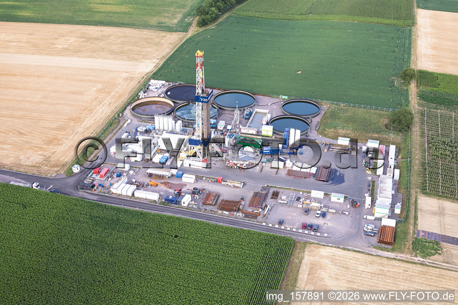 Tiefenbohrplatz V20 von Vulcan Energy am Schleidberg zur Förderung von Geothermie und Lithium in Insheim im Bundesland Rheinland-Pfalz, Deutschland