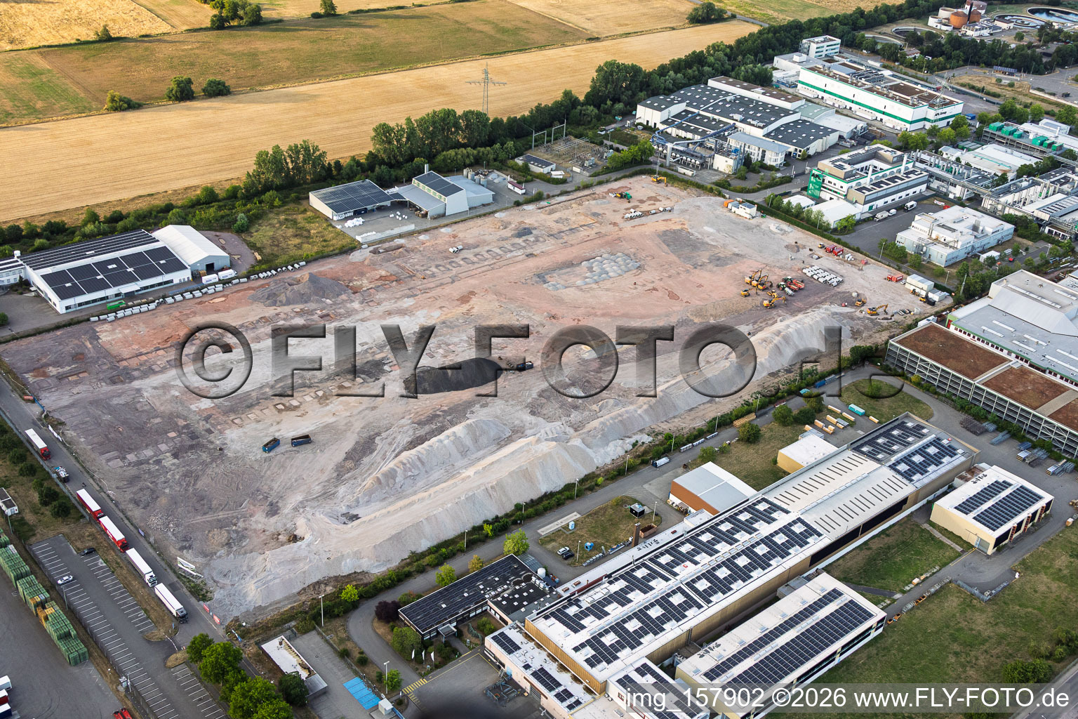 Frei geräumtes Gelände für das neue Logistikzentrum von Cain International durch den Projektentwickler NVELOP in Landau in der Pfalz im Bundesland Rheinland-Pfalz, Deutschland