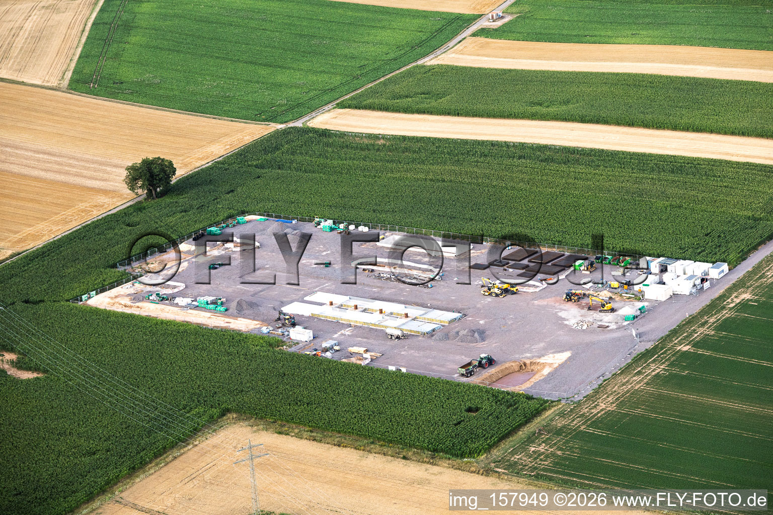 Baustelle des zweiten Bohrplatz auf dem Trappelberg des Lionheart-Projekts der Vulcan Energy für die zukünftige klimaneutrale Wärmeversorgung der Stadt Landau sowie Lithiumextraktion und Stromproduktion durch ORC-Anlage in Rohrbach im Bundesland Rheinland-Pfalz, Deutschland