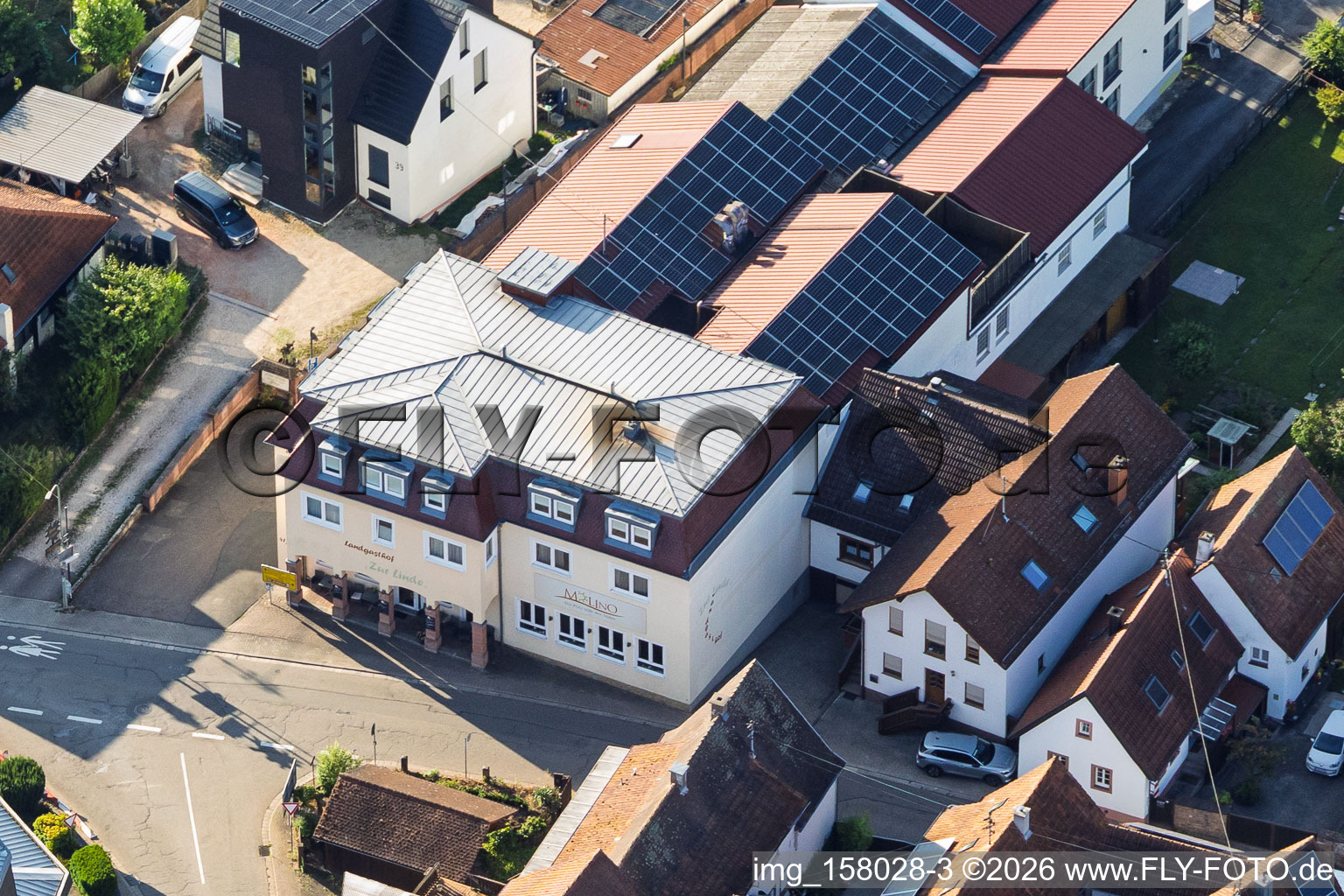 Landgasthof Zur Linde in der Dorfmitte in Silz im Bundesland Rheinland-Pfalz, Deutschland