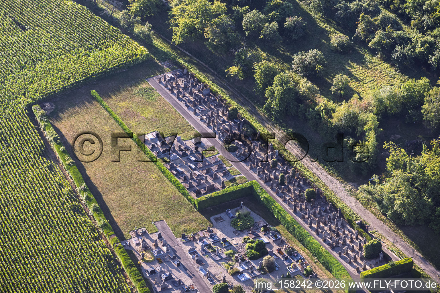 Friedhof mit jüdischem Gräberfeld in Soultz-sous-Forêts im Bundesland Bas-Rhin, Frankreich
