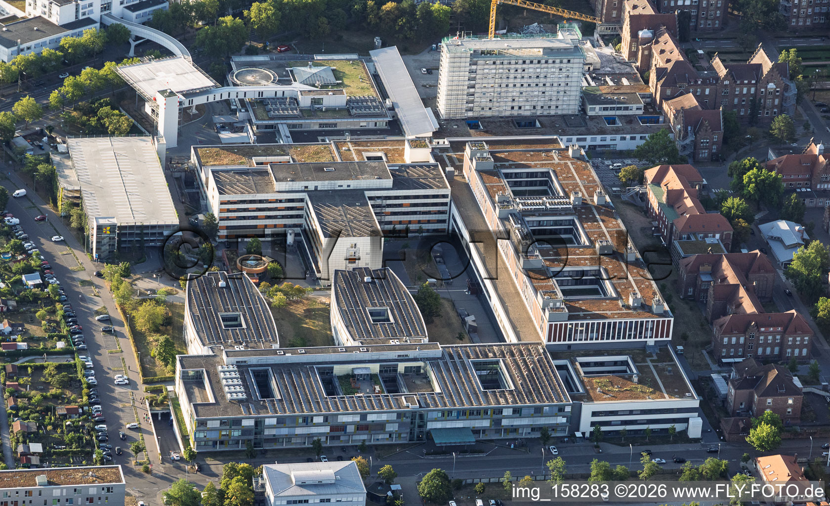 Städtisches Klinikum Karlsruhe gGmbH, Klinik für Mund-Kiefer-Gesichtschirurgie und Franz-Lust-Klinik für Kinder- und Jugendmedizin (Kinderklinik Karlsruhe)  einrichtungen/kopfkliniken/mund-kiefer-und-gesichtschirurgie einrichtungen/kinder-und-frauenklinik/kinder-und-jugendmedizin im Ortsteil Nordweststadt im Bundesland Baden-Württemberg, Deutschland
