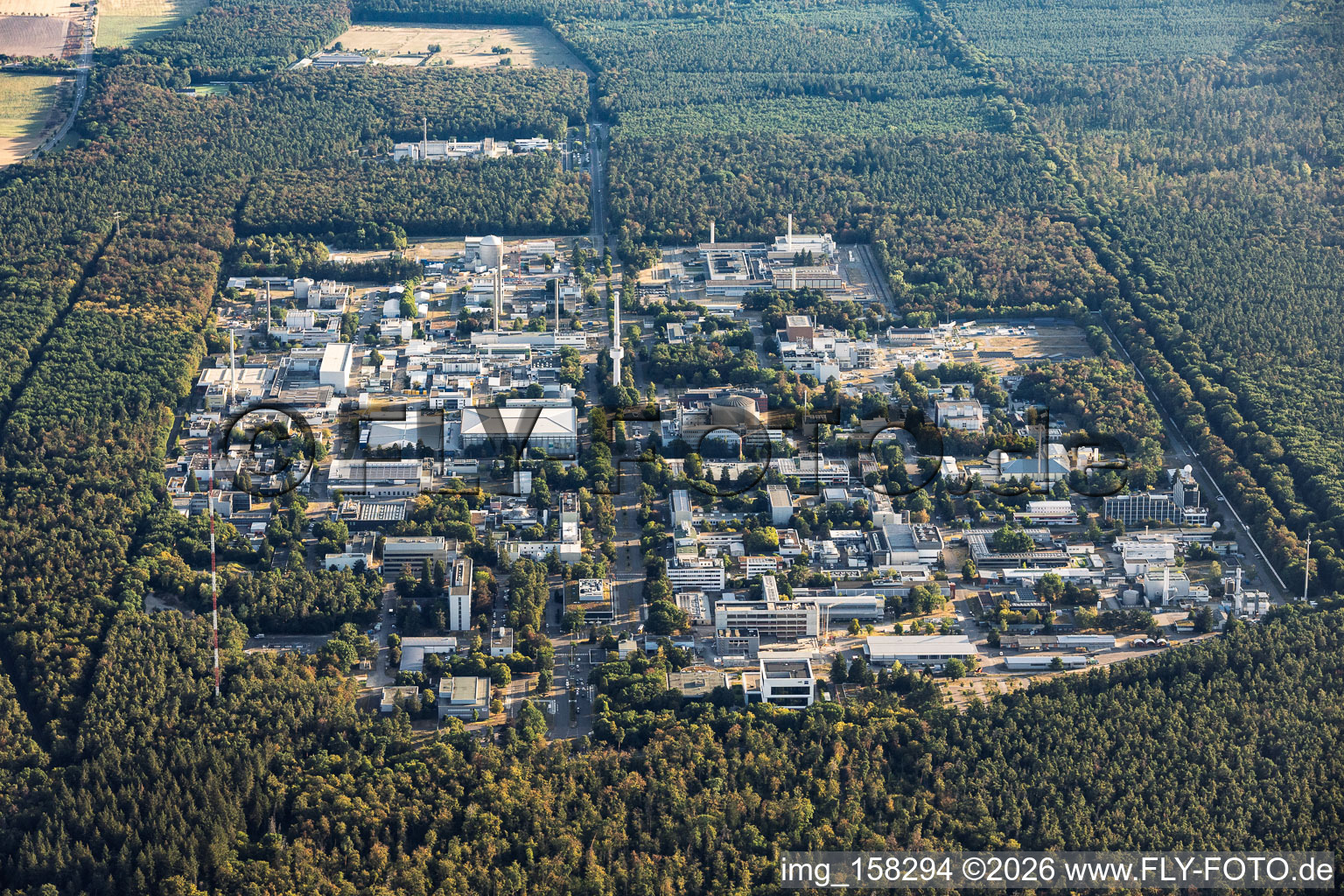 Karlsruhe Institut für Technologie - Campus Nord aus Süden im Ortsteil Leopoldshafen in Eggenstein-Leopoldshafen im Bundesland Baden-Württemberg, Deutschland