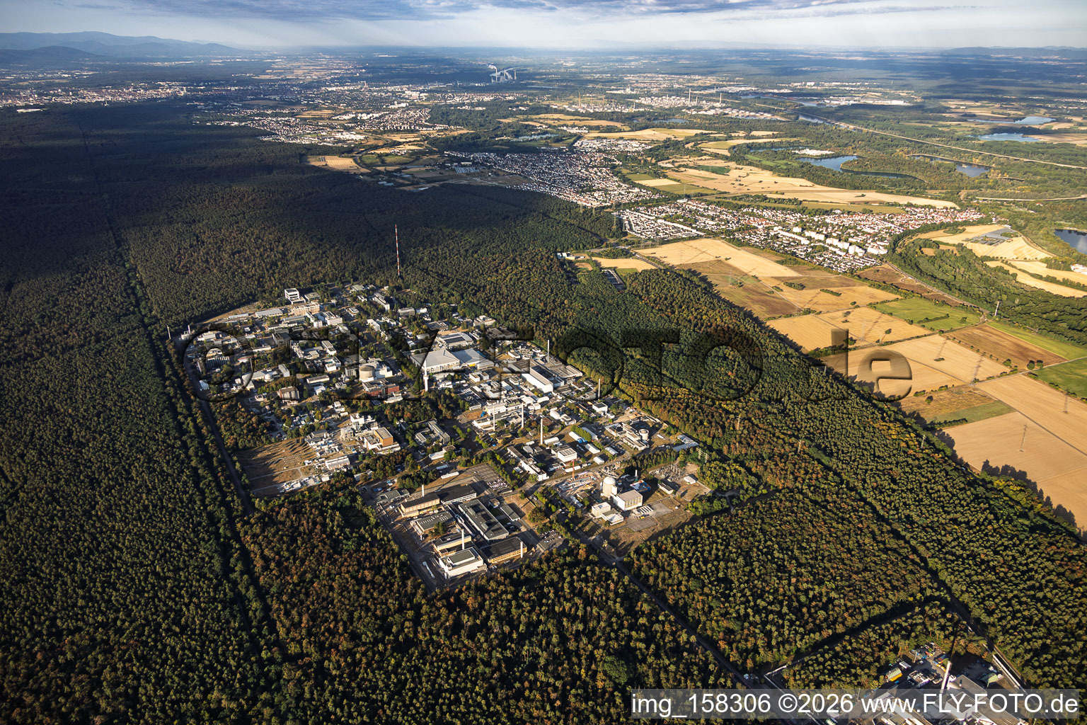 Karlsruhe Institut für Technologie - Campus Nord aus Nordosten im Ortsteil Leopoldshafen in Eggenstein-Leopoldshafen im Bundesland Baden-Württemberg, Deutschland
