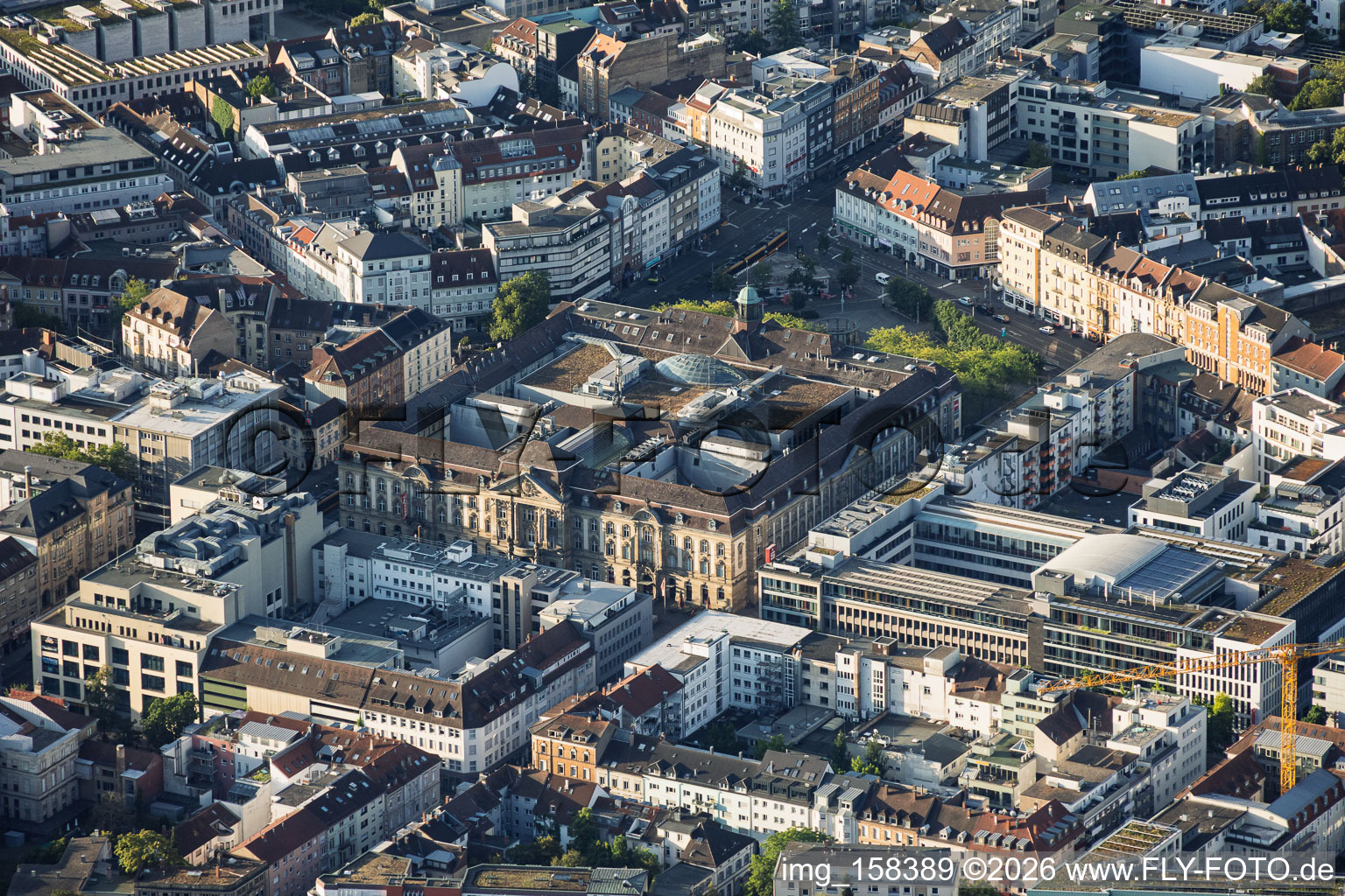 Postgalerie am Europaplatz mit Primark und TK Maxx im Ortsteil Innenstadt-West in Karlsruhe im Bundesland Baden-Württemberg, Deutschland