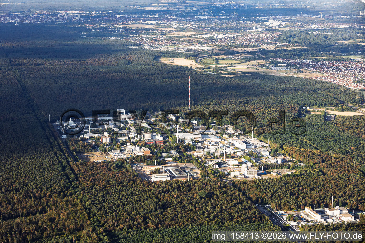 Karlsruhe Institut für Technologie - Campus Nord und Wiederaufarbeitungsanlage Karlsruhe (WAK) aus Nordosten in Linkenheim-Hochstetten im Bundesland Baden-Württemberg, Deutschland