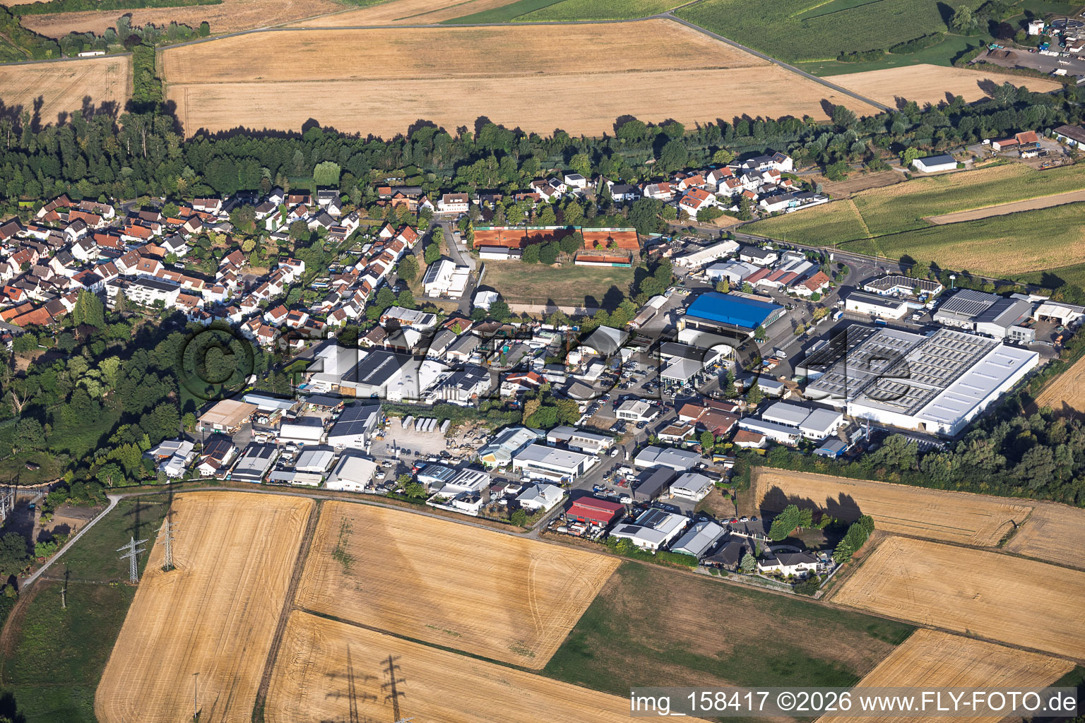 Gewerbering aus Osten mit Hans Höffele Industriewatte GmbH und Tennishalle Hochstetten in Linkenheim-Hochstetten im Bundesland Baden-Württemberg, Deutschland