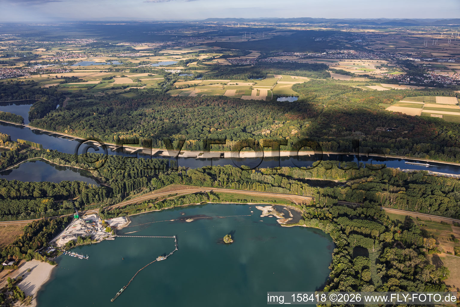 Niedrigwasser am Rhein zwischen Hördter Rheinaue und Dettenheim im Ortsteil Liedolsheim im Bundesland Rheinland-Pfalz, Deutschland