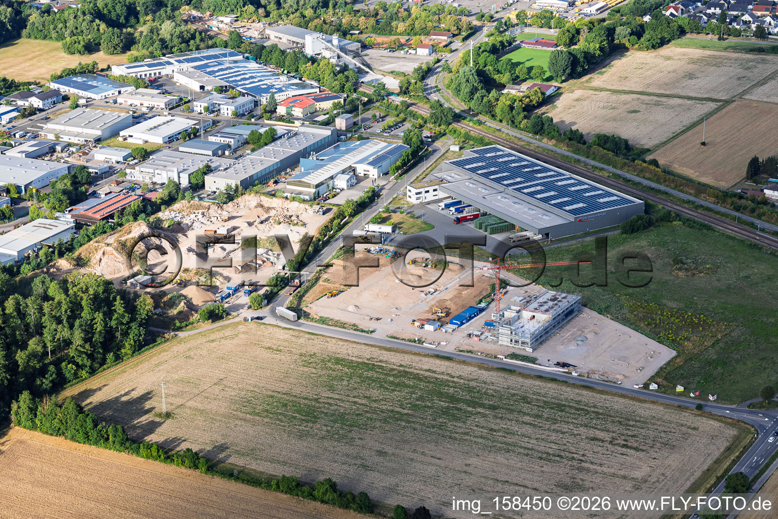 Baustelle für das neue Campus von X2E für Verwaltungs- und Produktionsgebäude in Rohrbach im Bundesland Rheinland-Pfalz, Deutschland