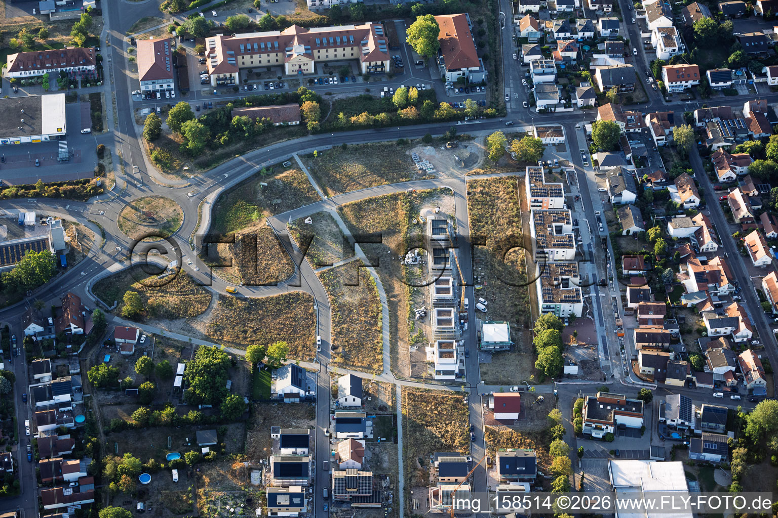 Erschlossenens und teilbebautes Neubaugebiet "Am Pfefferminzbähnel" im Ortsteil Speyerdorf in Neustadt an der Weinstraße im Bundesland Rheinland-Pfalz, Deutschland