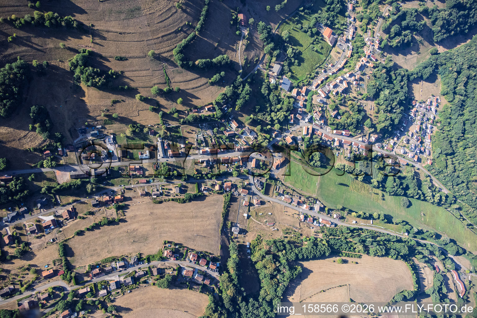 Dorfansicht im Schwarzbachtal in Waldhouse im Bundesland Moselle, Frankreich