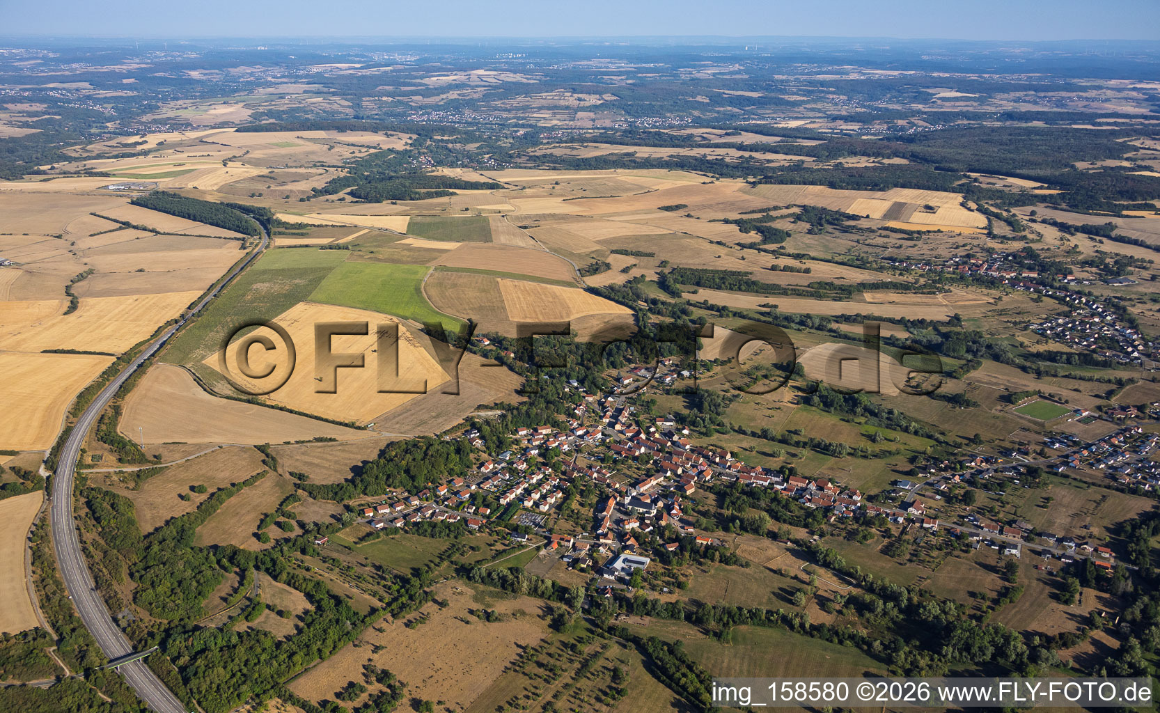 Rimling von Südosten im Bundesland Moselle, Frankreich