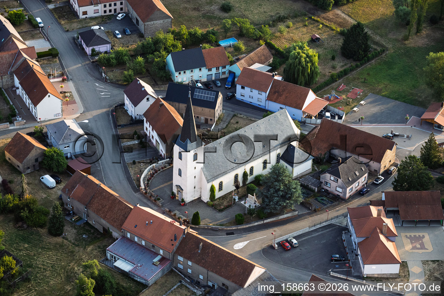 Kirche in der Dorfmitte in Rimling im Bundesland Moselle, Frankreich