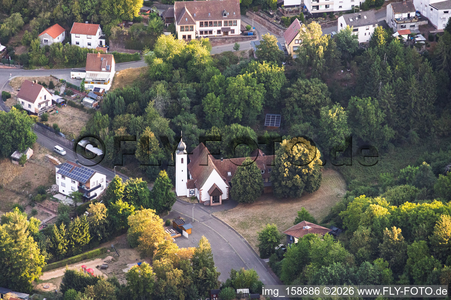 Kirche Sankt-Jakobus der Ältere in Kröppen im Bundesland Rheinland-Pfalz, Deutschland