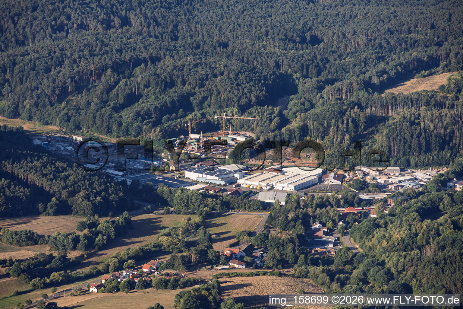 Industriegebiet Reichenbach in Dahn im Bundesland Rheinland-Pfalz, Deutschland