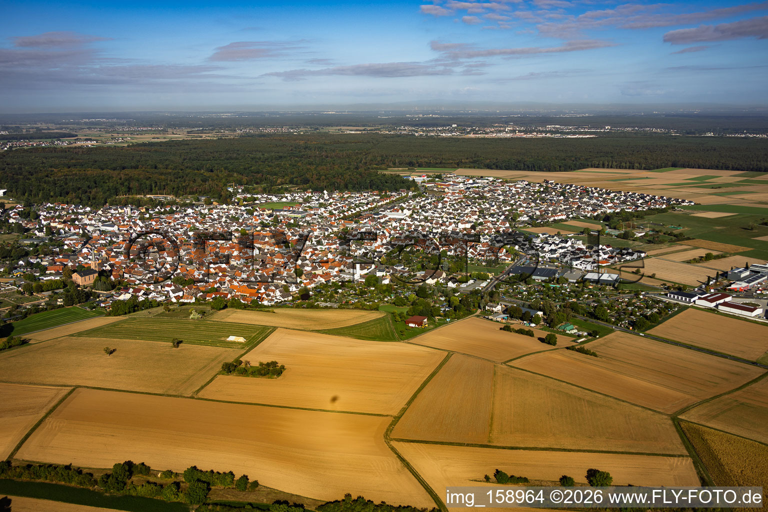 Schaafheim von Süden im Bundesland Hessen, Deutschland